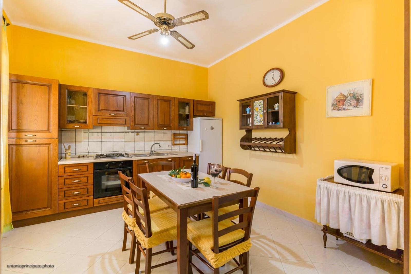 Irene's house near the sea with pool, parking & wi-fi
