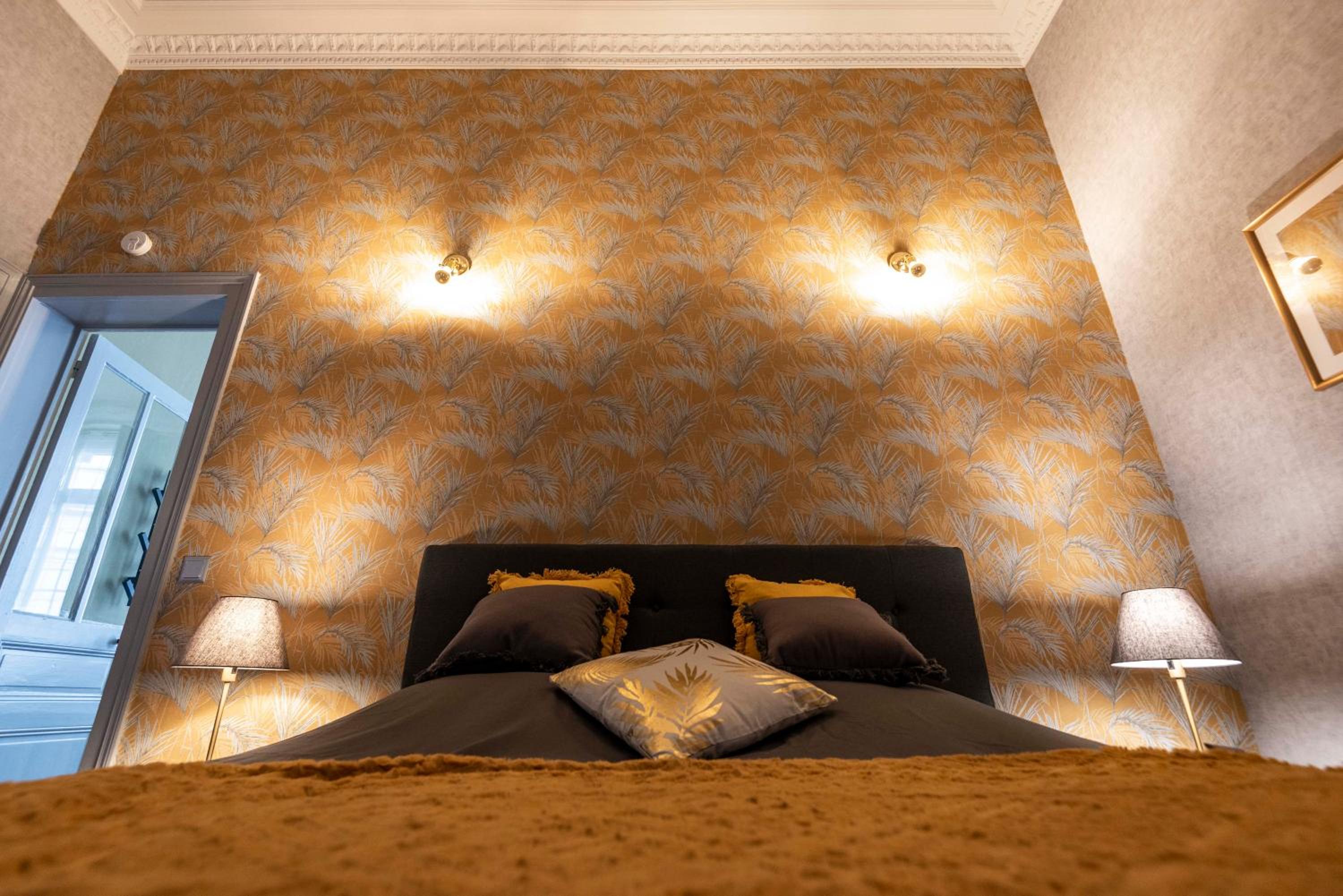 Hotel Le cœur de Reims, la mairie et le Boulingrin - Image 1