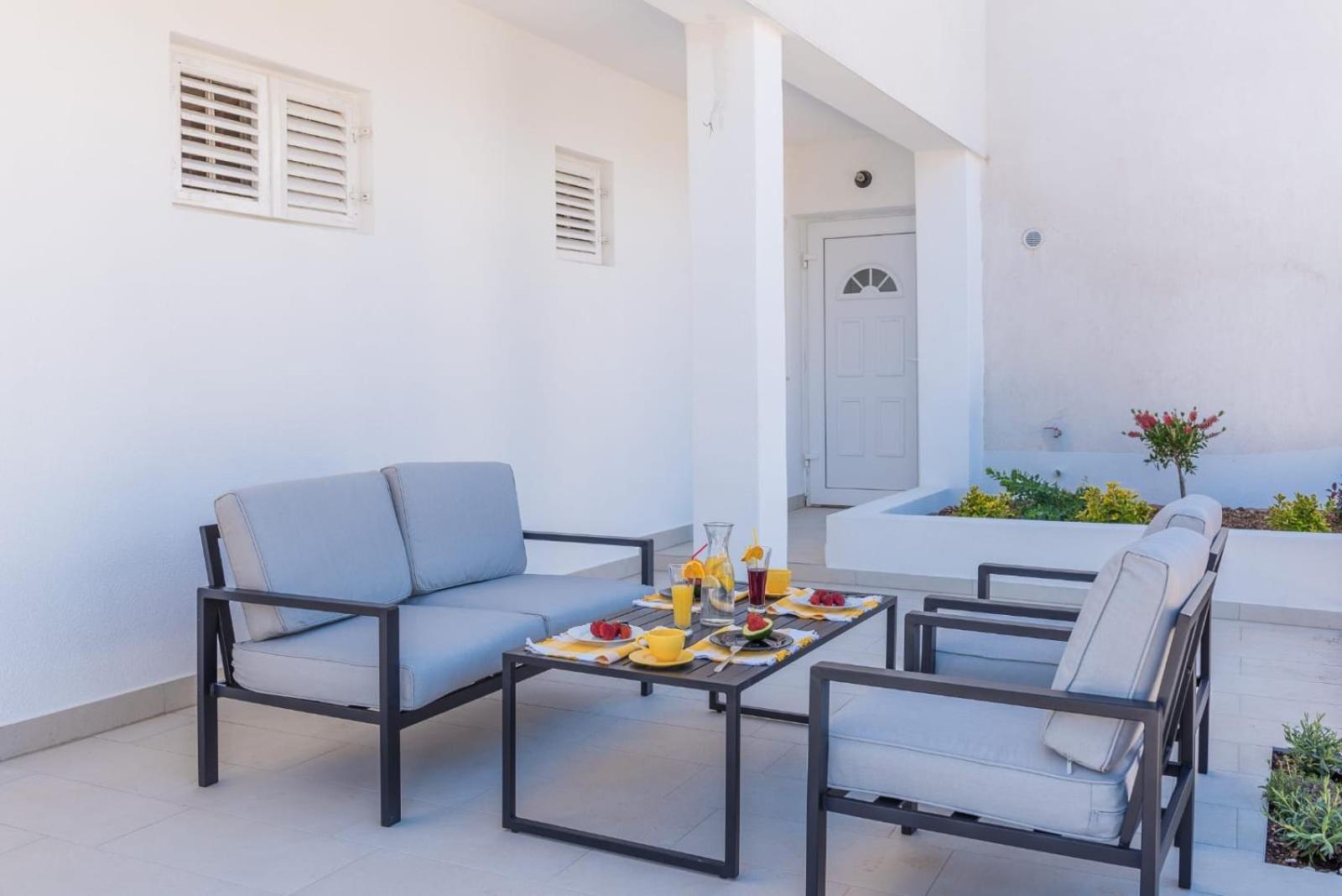 Villa Seaview with pool - Apartment Yellow view 2
