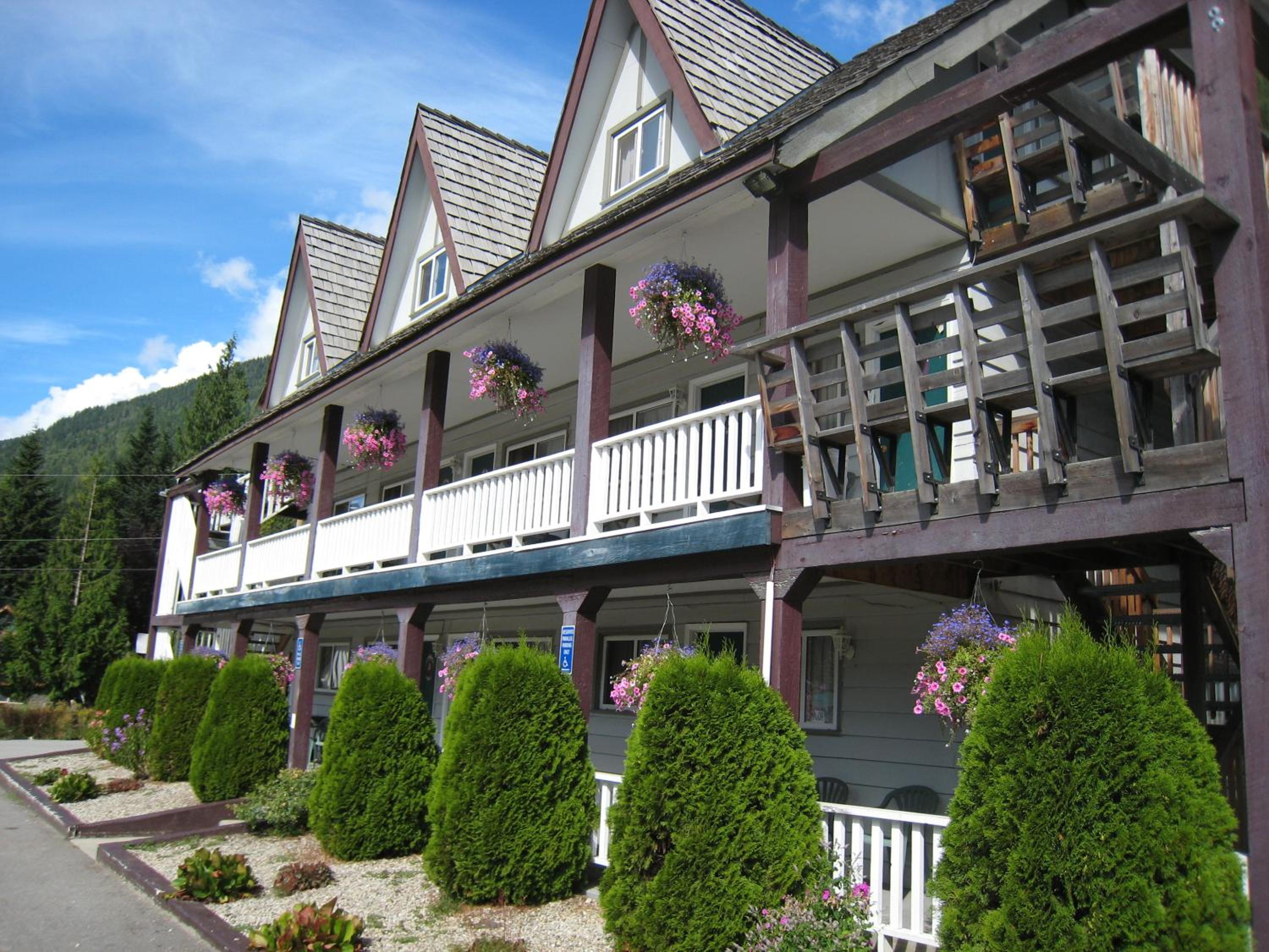 Peaks Lodge