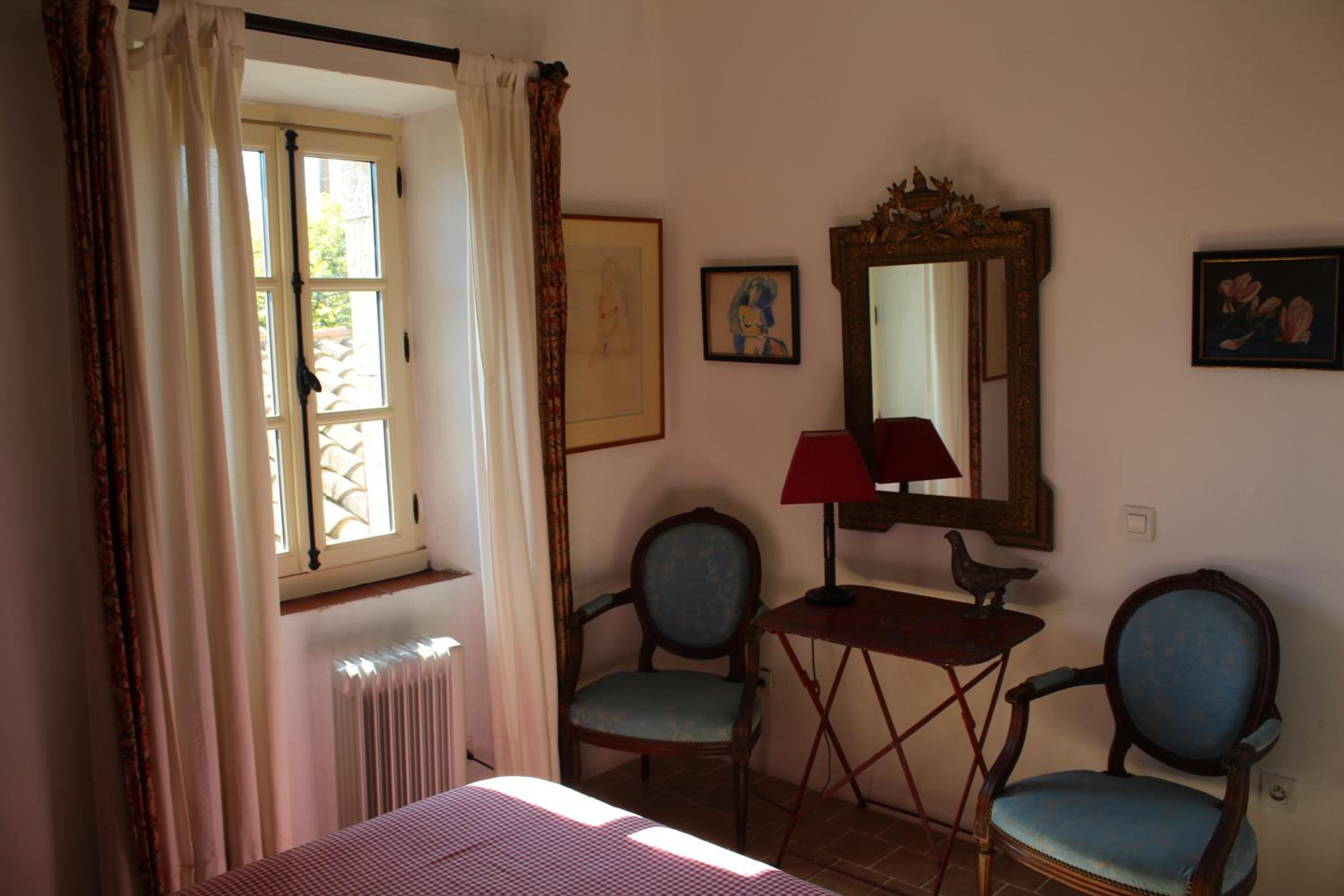 Sous l'abricotier view 2