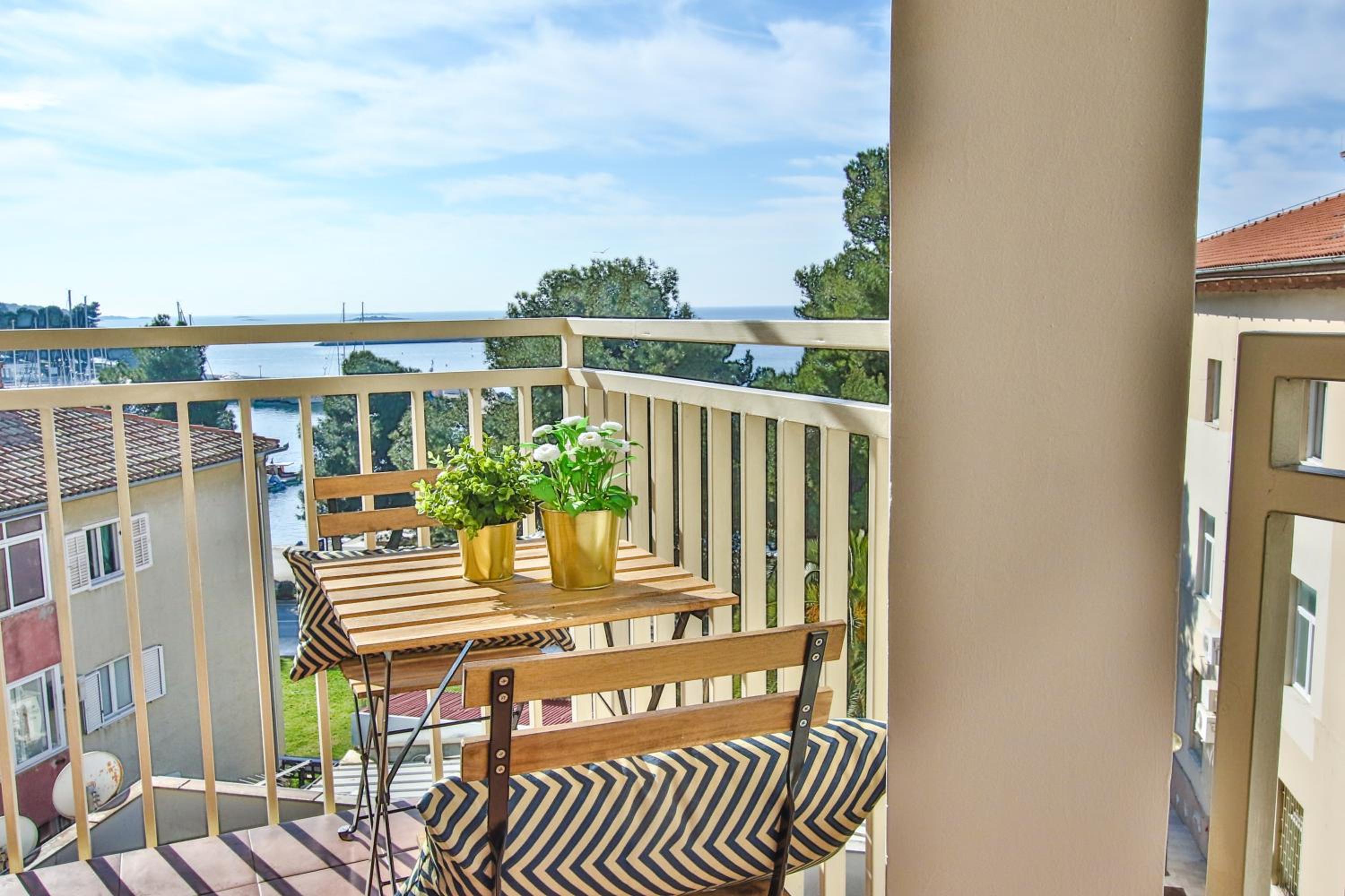 Apartment Gala with balcony and private parking view 4