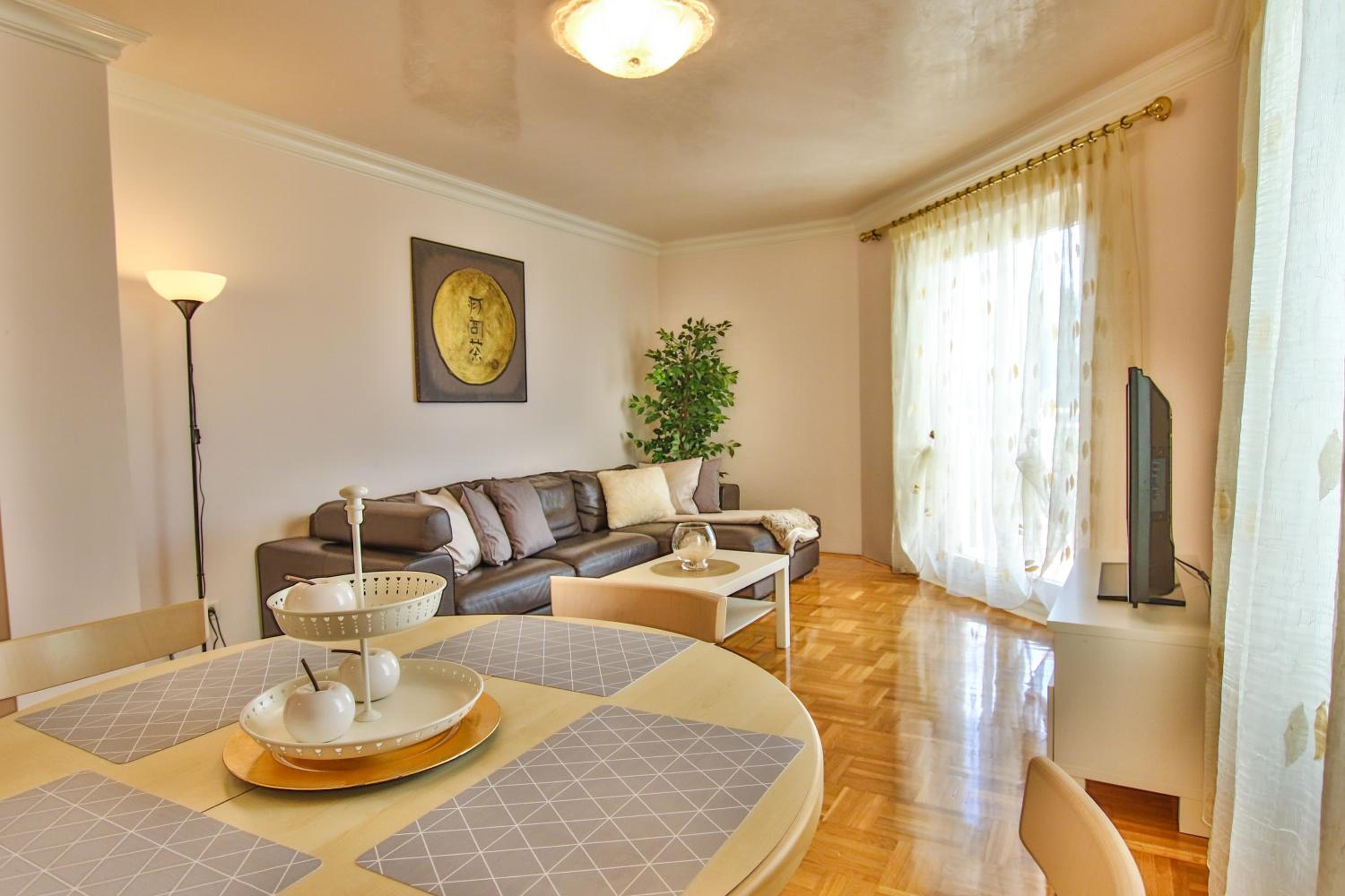 Apartment Gala with balcony and private parking view 5
