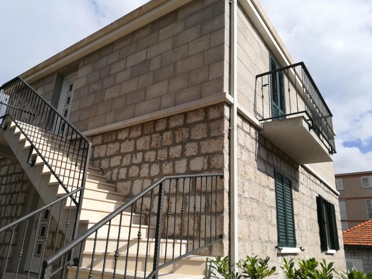 Apartments Corner