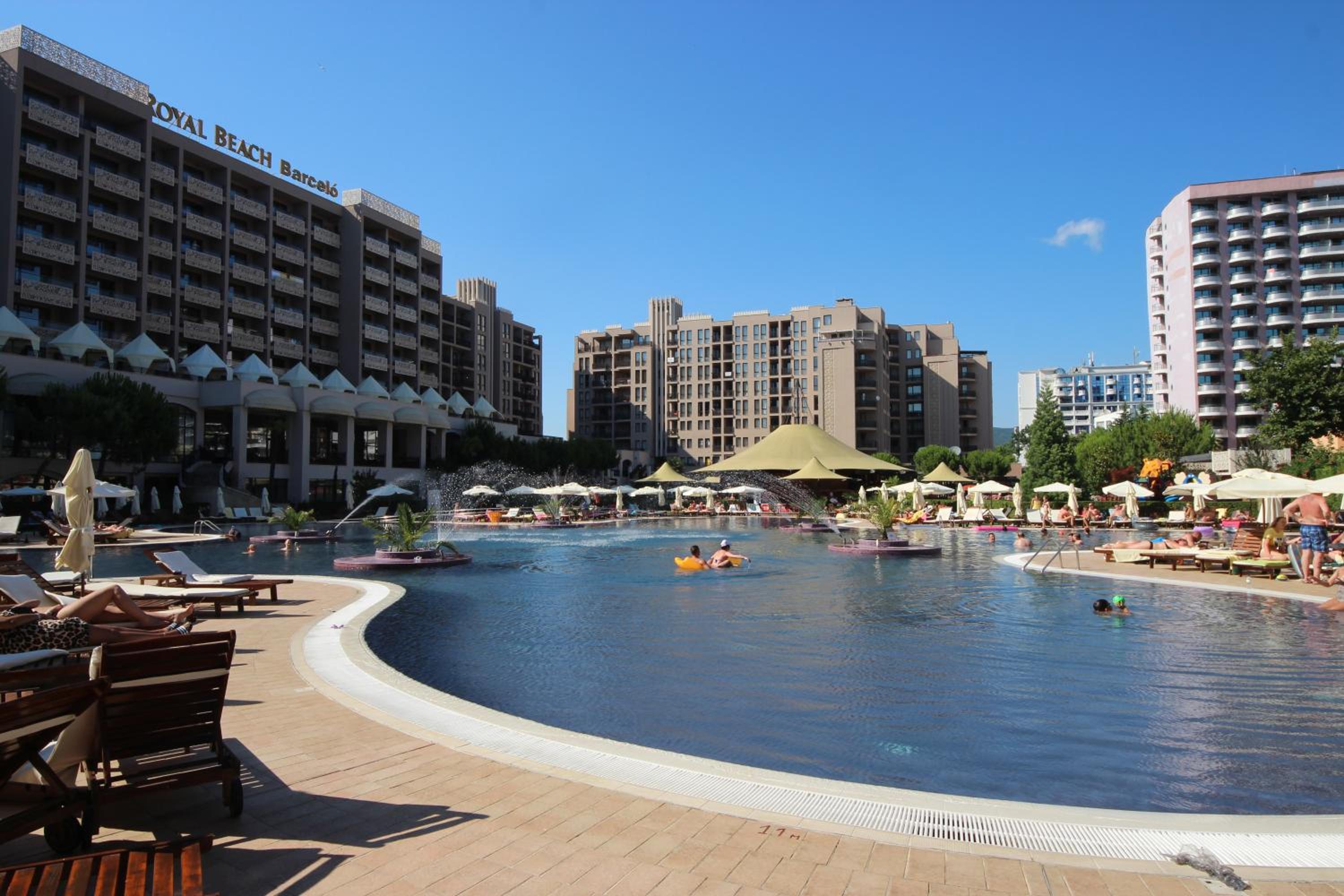Menada Apartments in Royal Beach