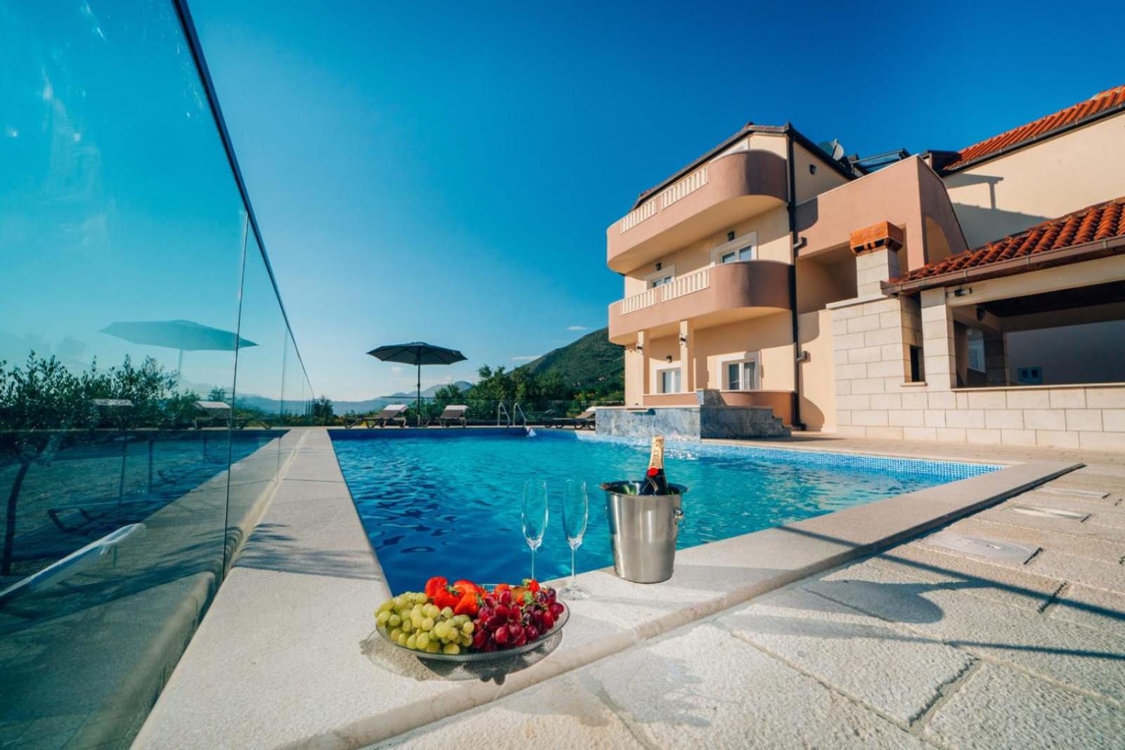 Sun Haven Luxury Apartments view 5