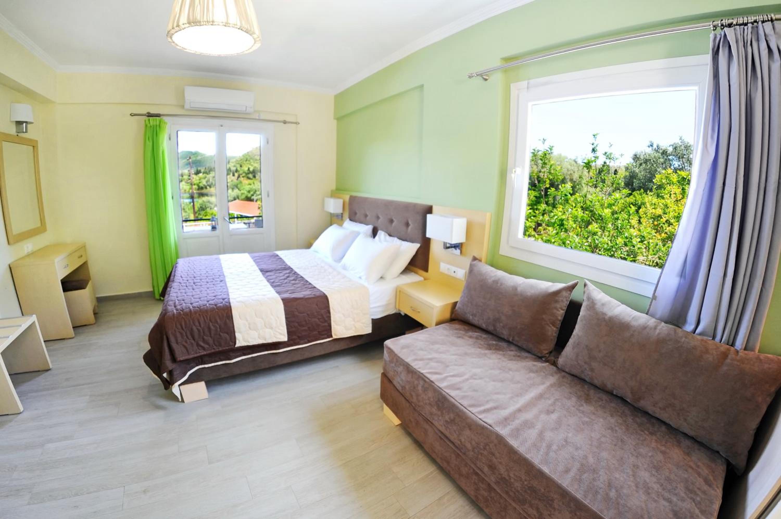 Vliho Bay Suites & Apartments