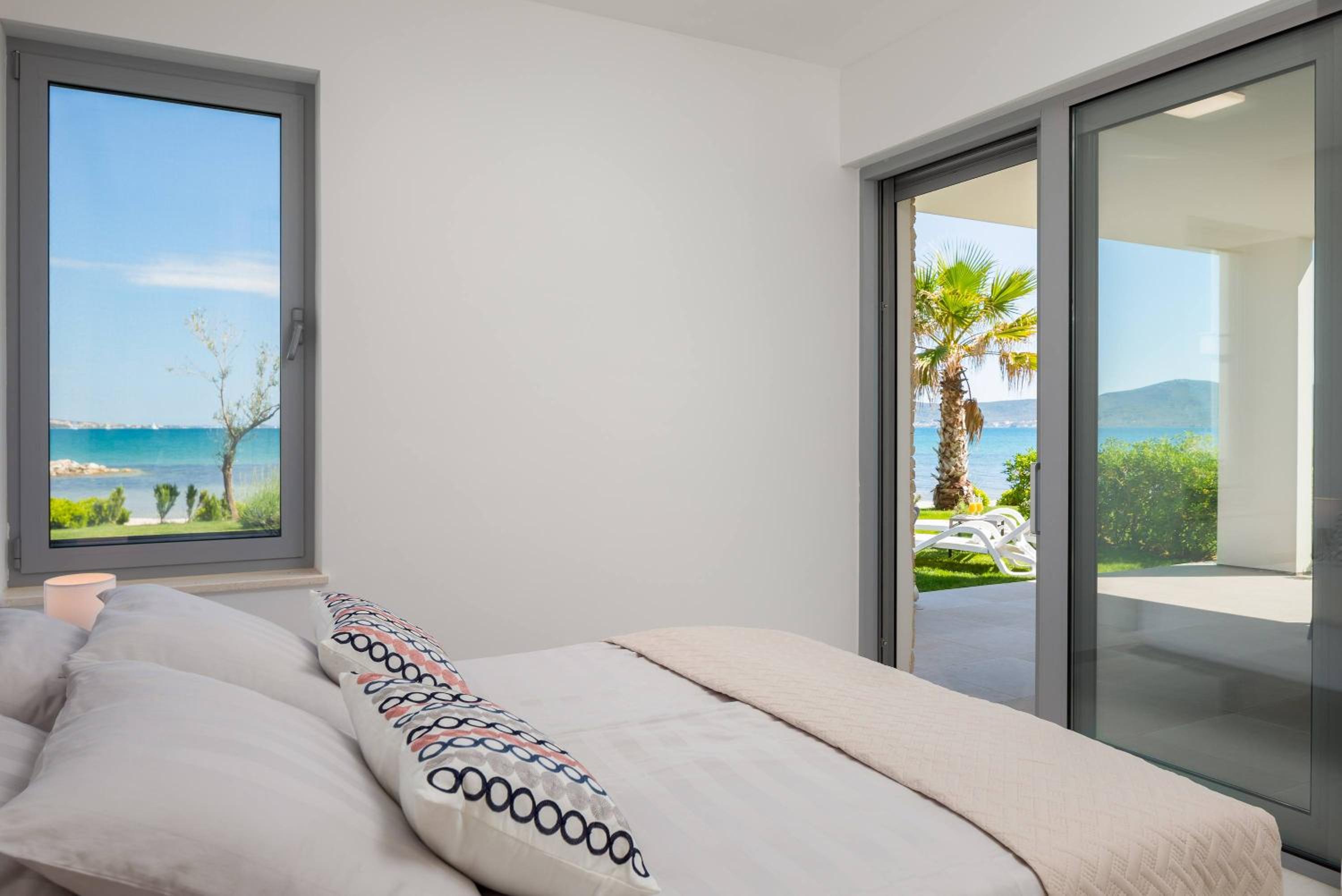 Luxury Design Beach Front Apartment