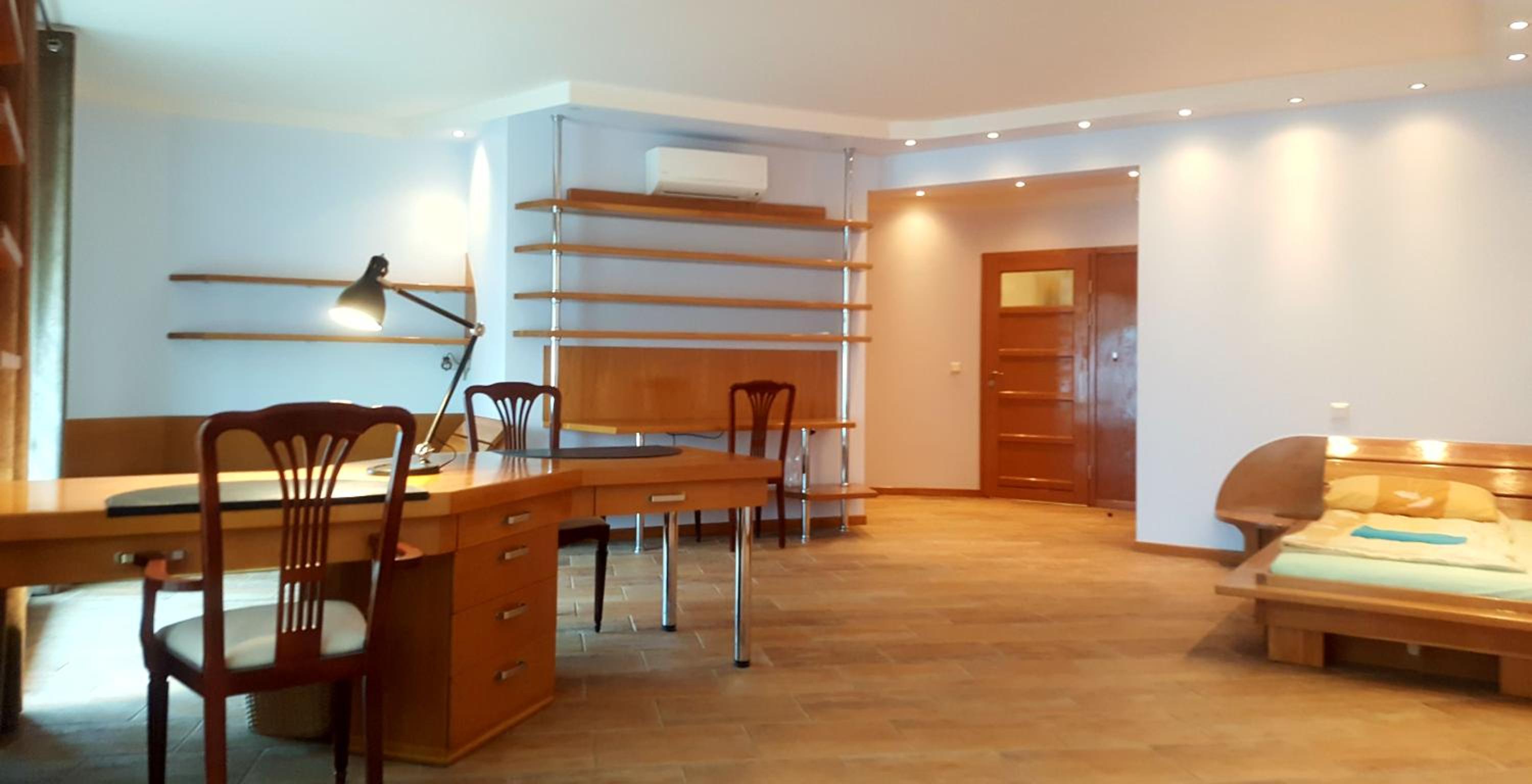 Hotel Studio 4 - Image 1