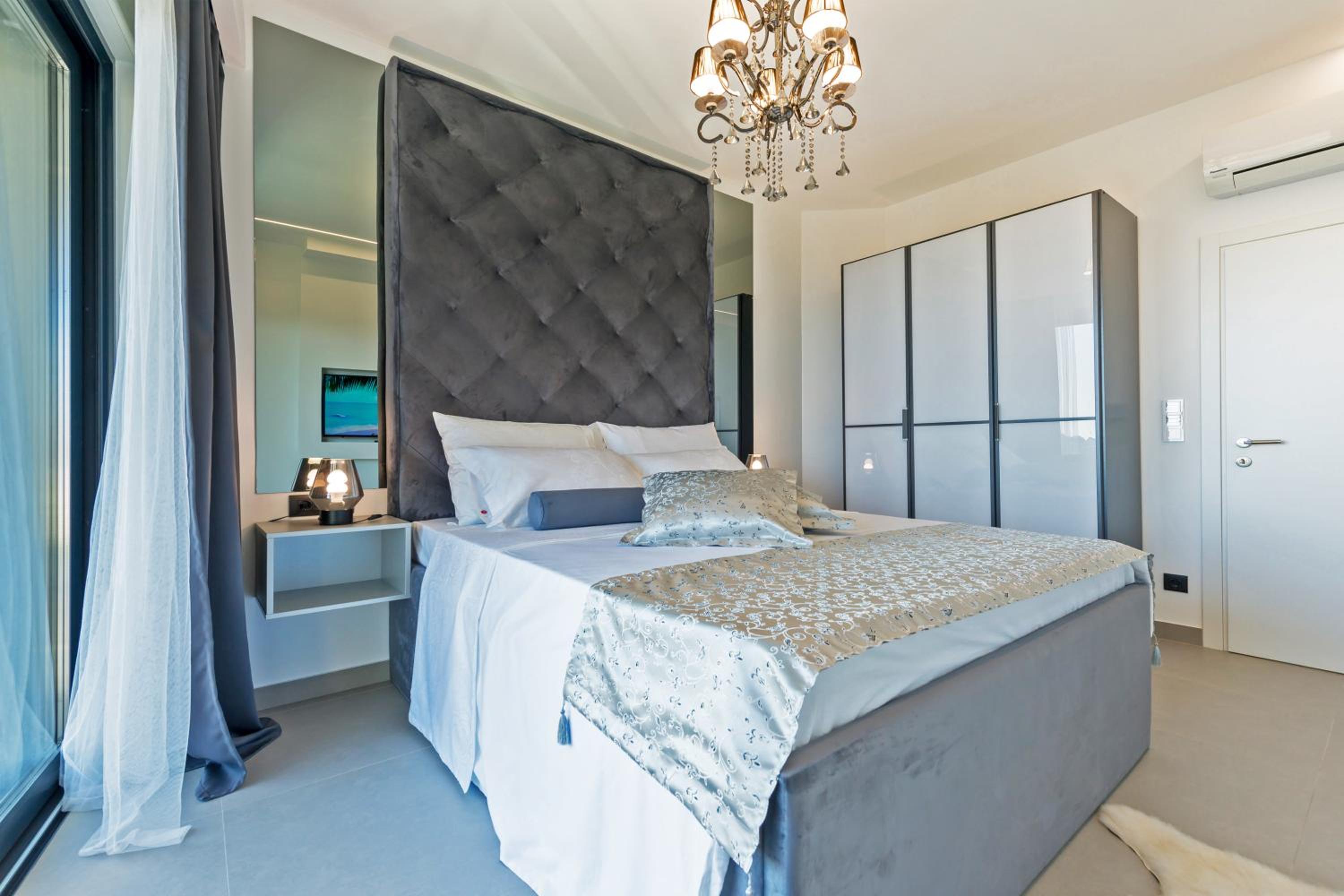 Exclusive Villa Mative