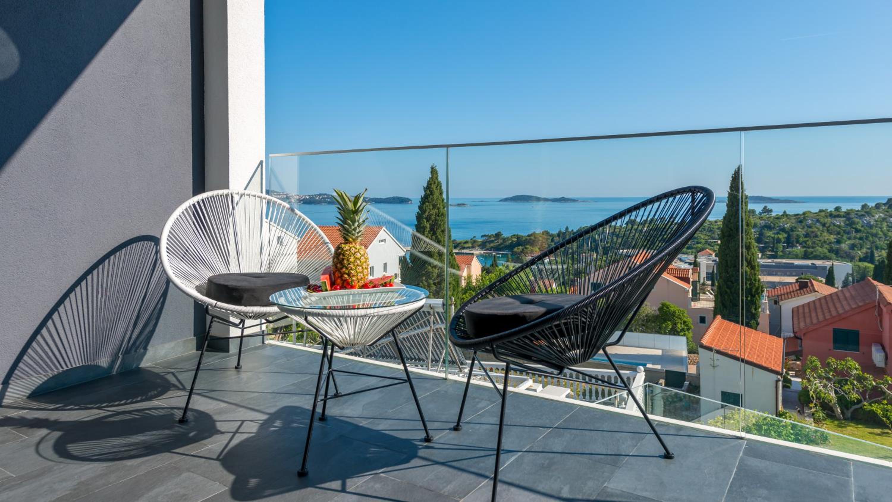 Exclusive Villa Mative