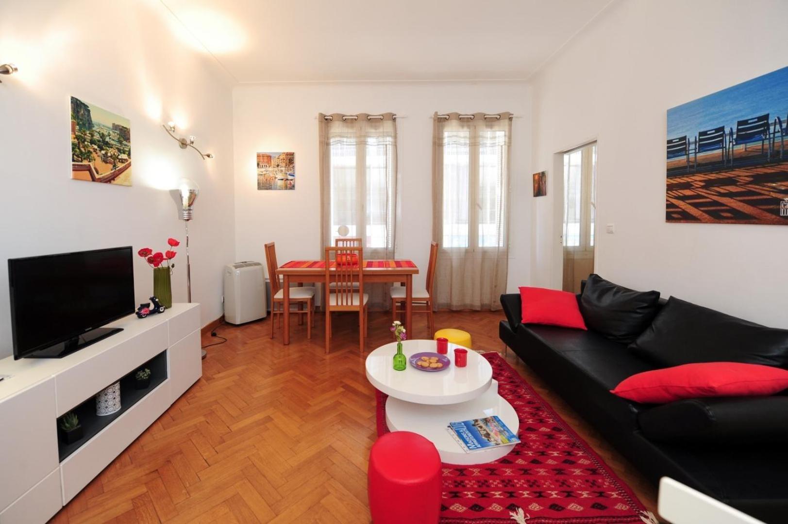 Le Savoy Palace - Five Stars Holiday House view 4