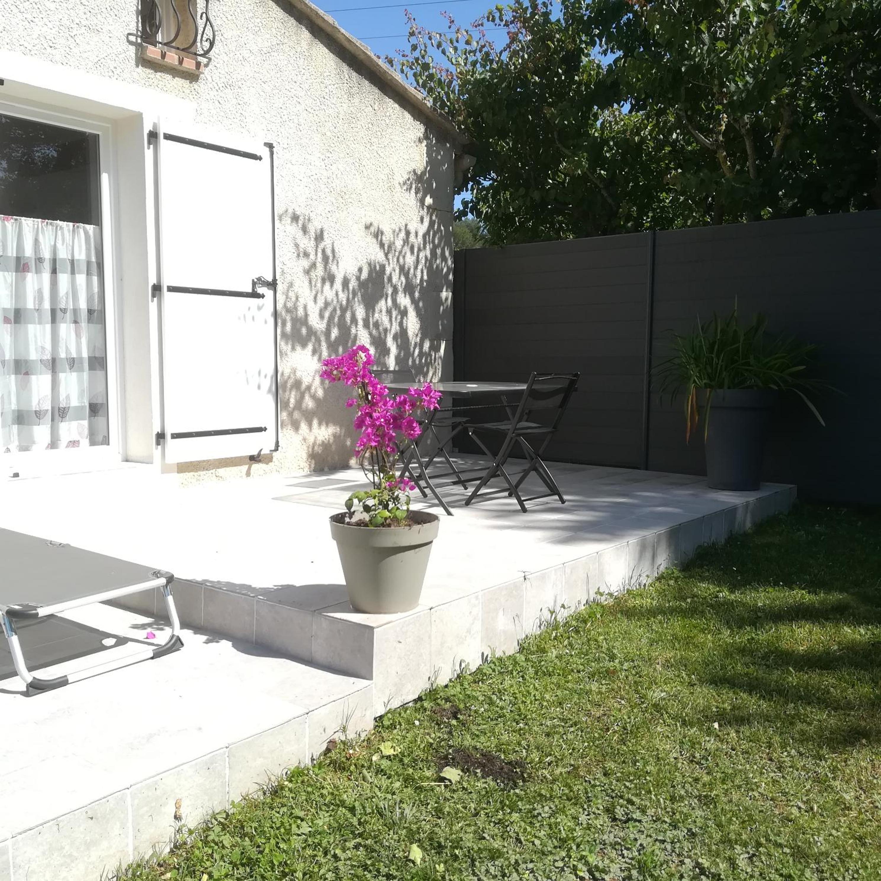 appartements dans villa privée avec piscine, jardin, parking clos, wifi, climatisation