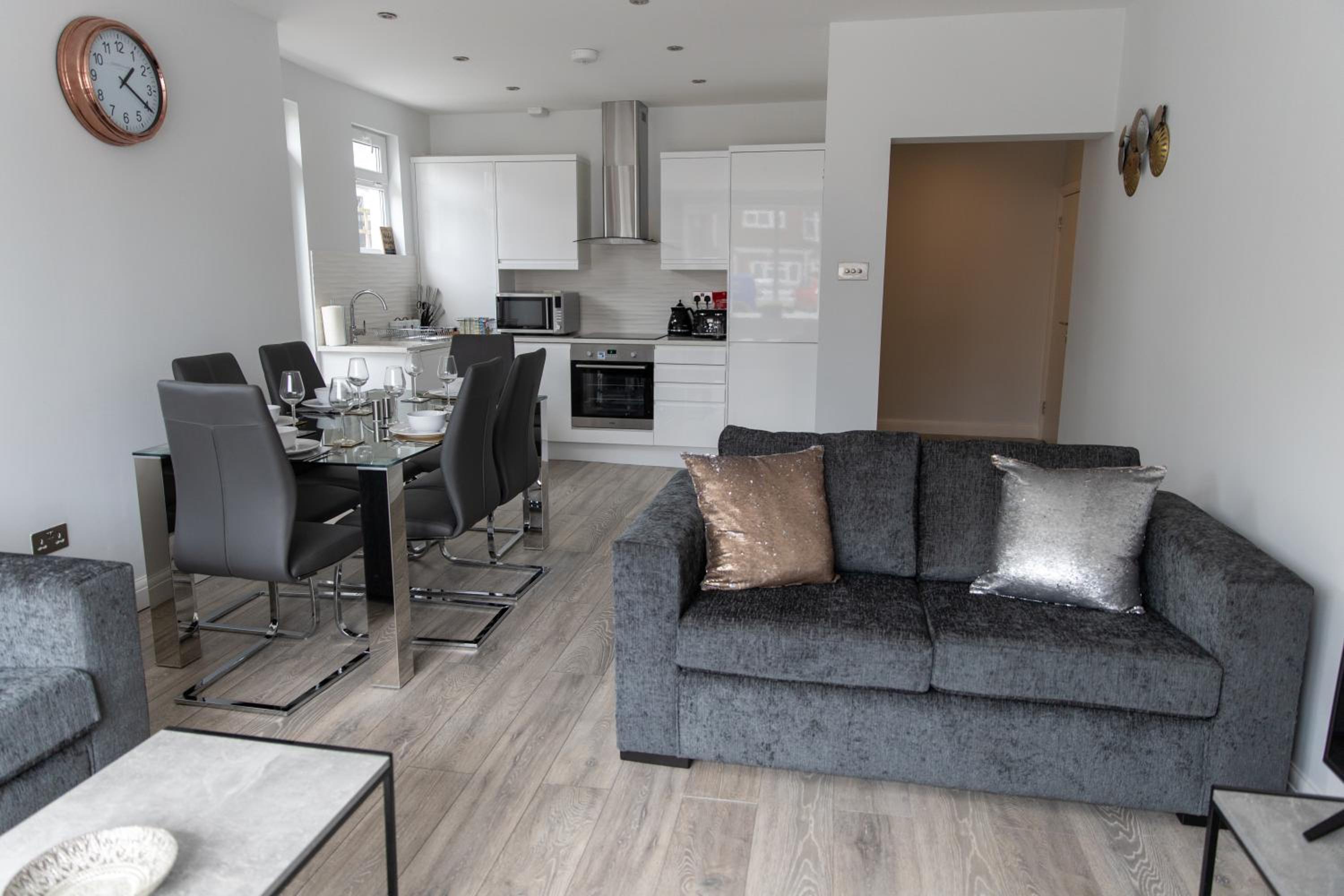 Harrow Vacations - London Northwick Park Serviced Apartments by Riis Property - Property Image 3