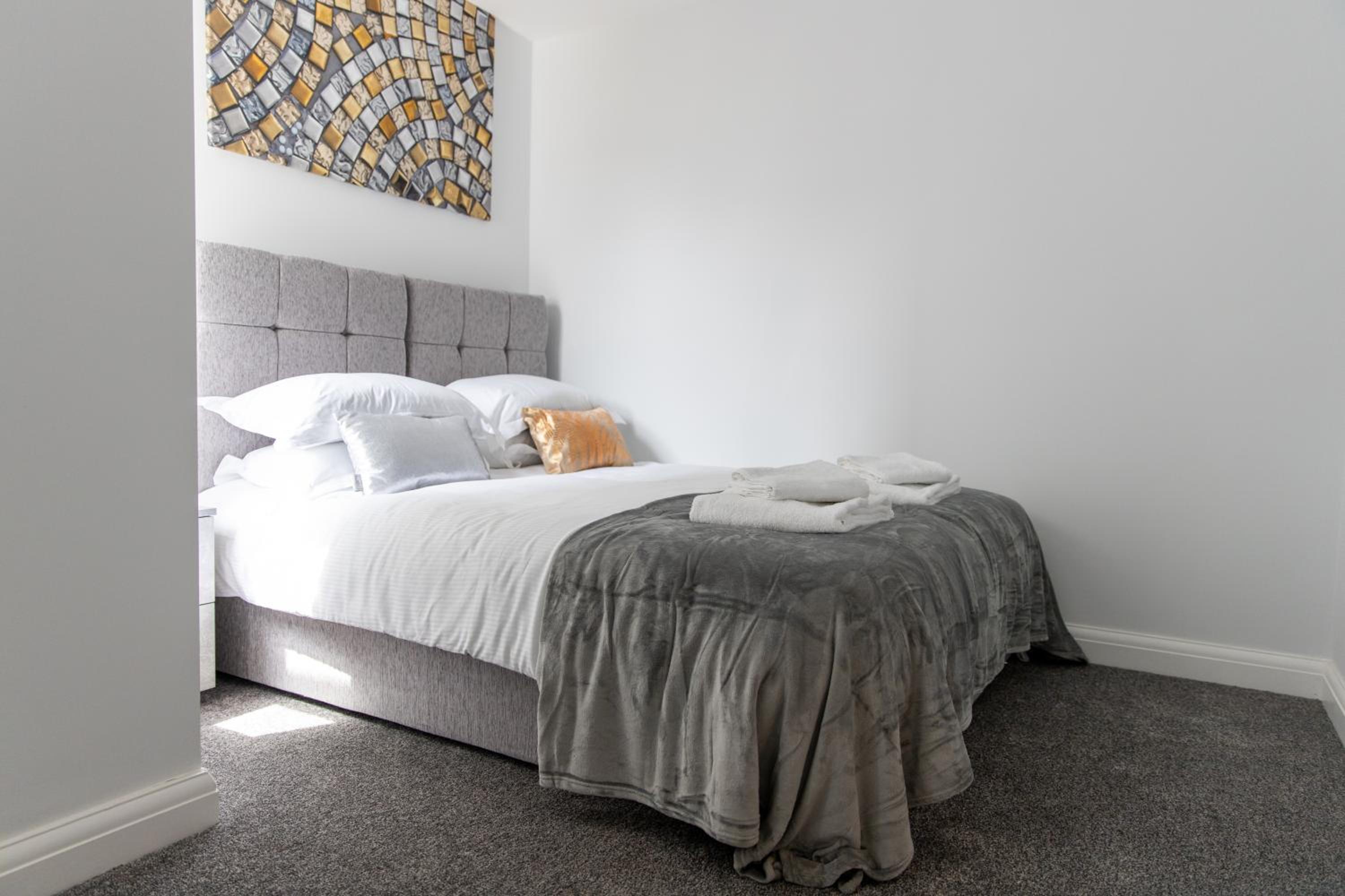Harrow Vacations - London Northwick Park Serviced Apartments by Riis Property - Property Image 26