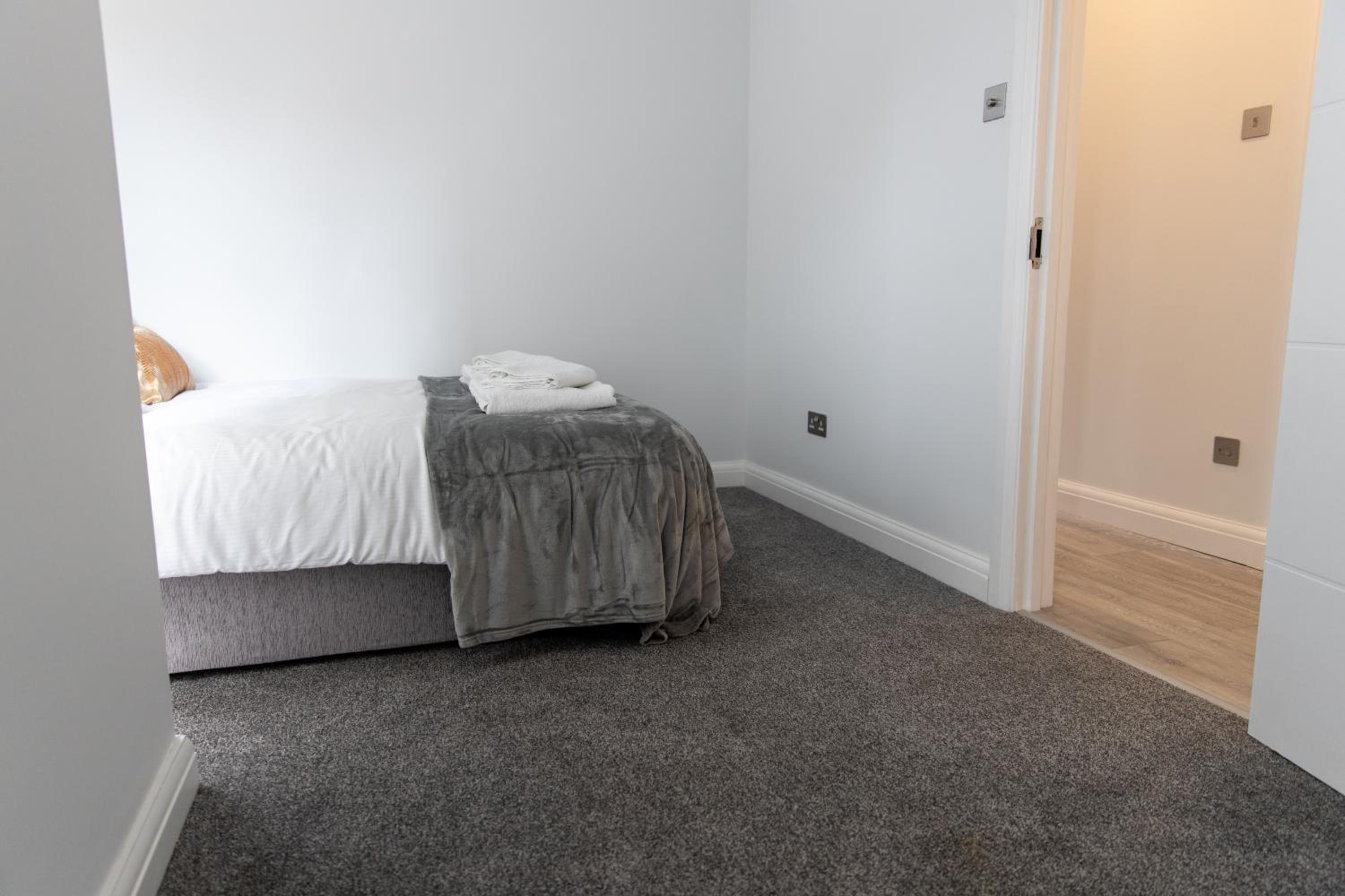 Harrow Vacations - London Northwick Park Serviced Apartments by Riis Property - Property Image 25