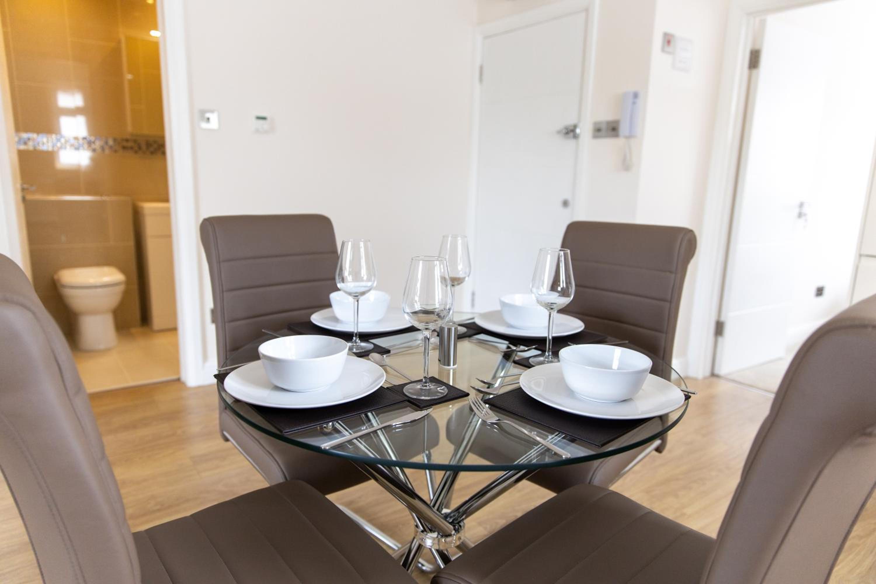 Harrow Vacations - London Northwick Park Serviced Apartments by Riis Property - Property Image 20