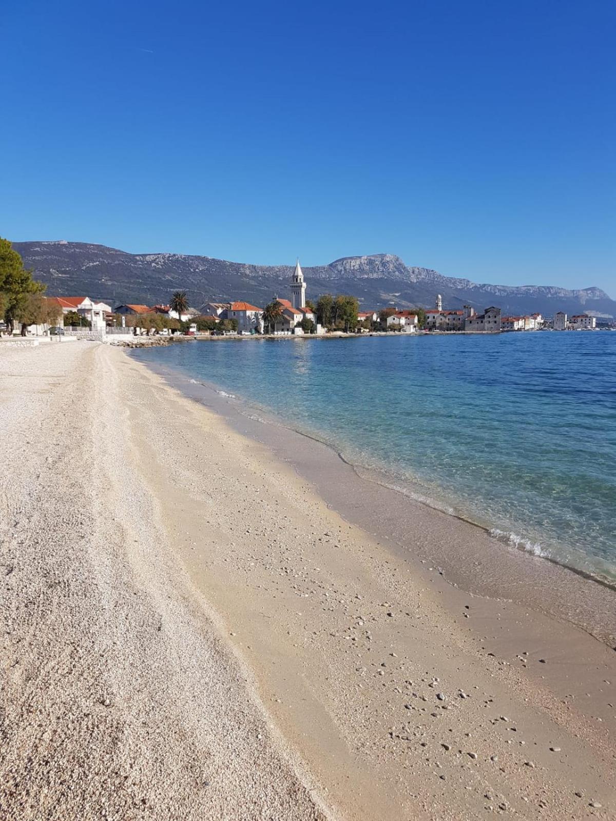 Beachfront house Sea la Vie