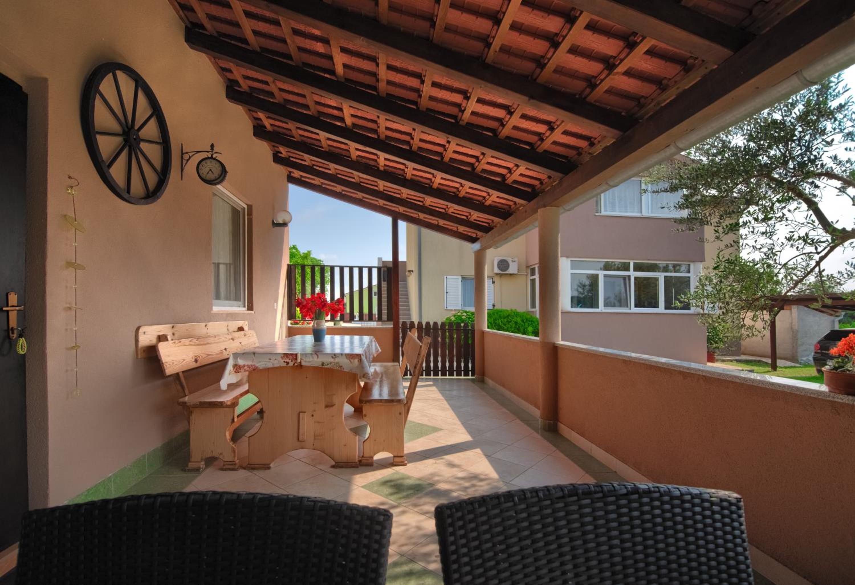 Apartment and Holiday Home Mladenka view 2
