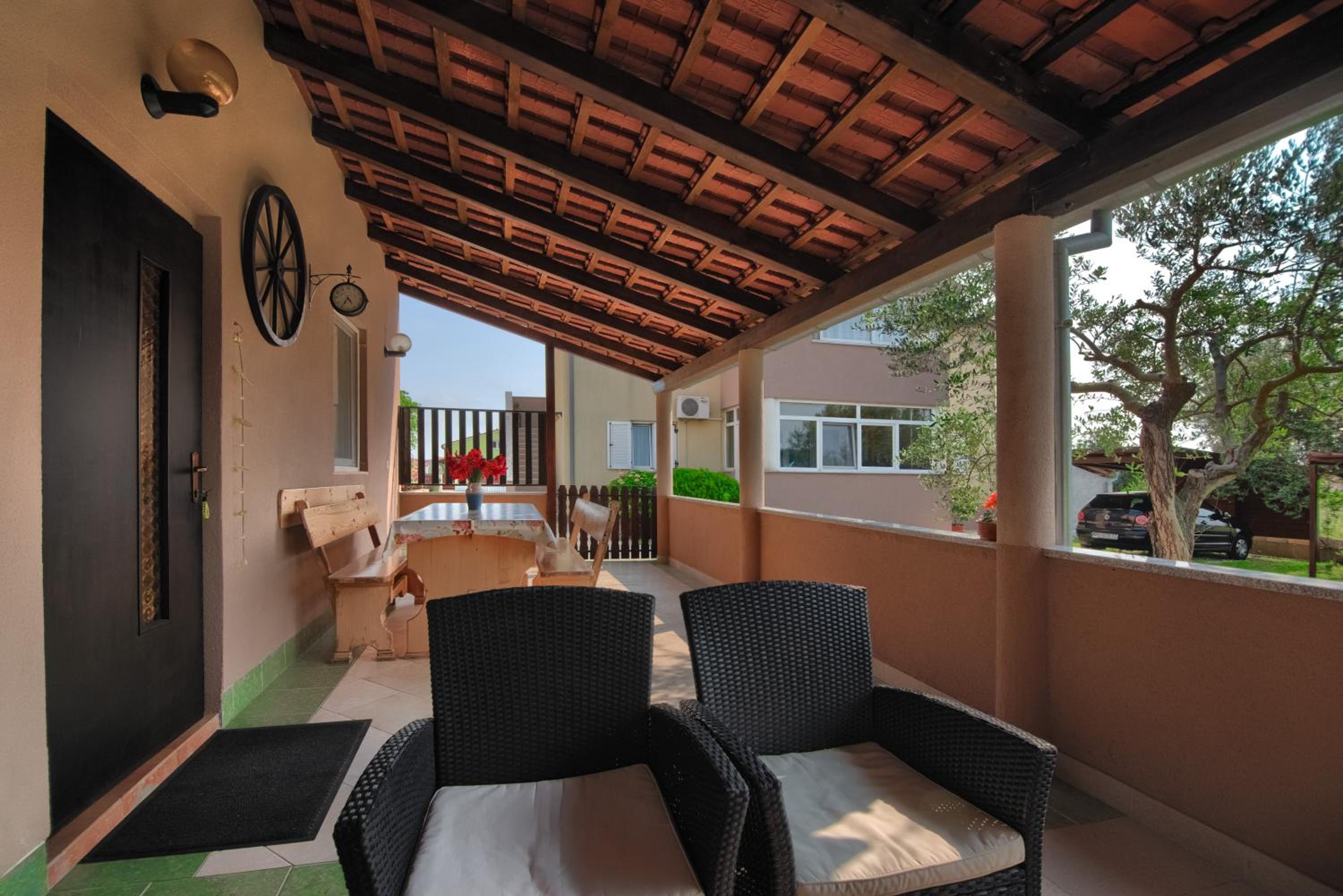 Apartment and Holiday Home Mladenka view 4