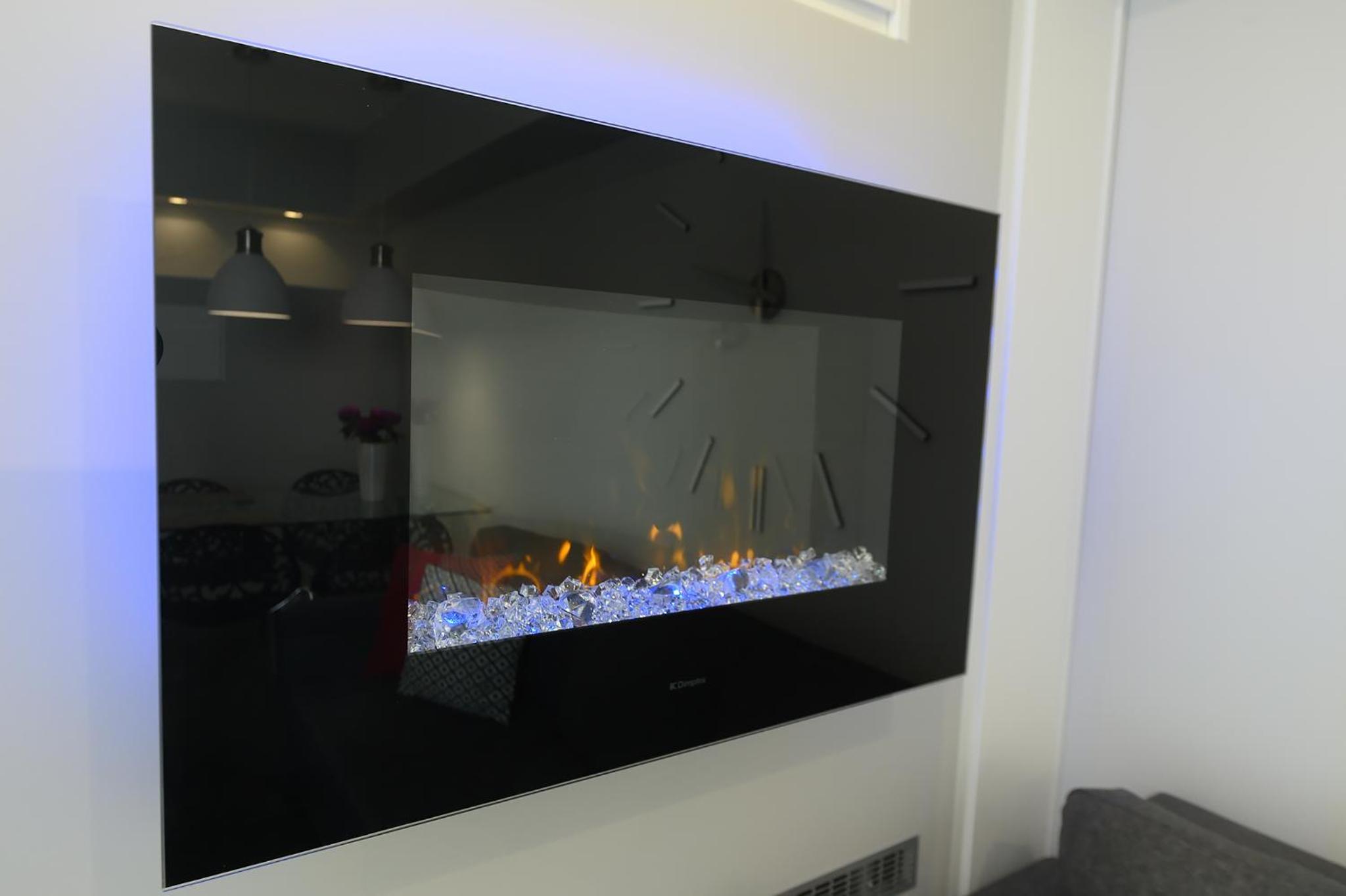 PANORAMA Downtown Apartment by PinPoint view 3