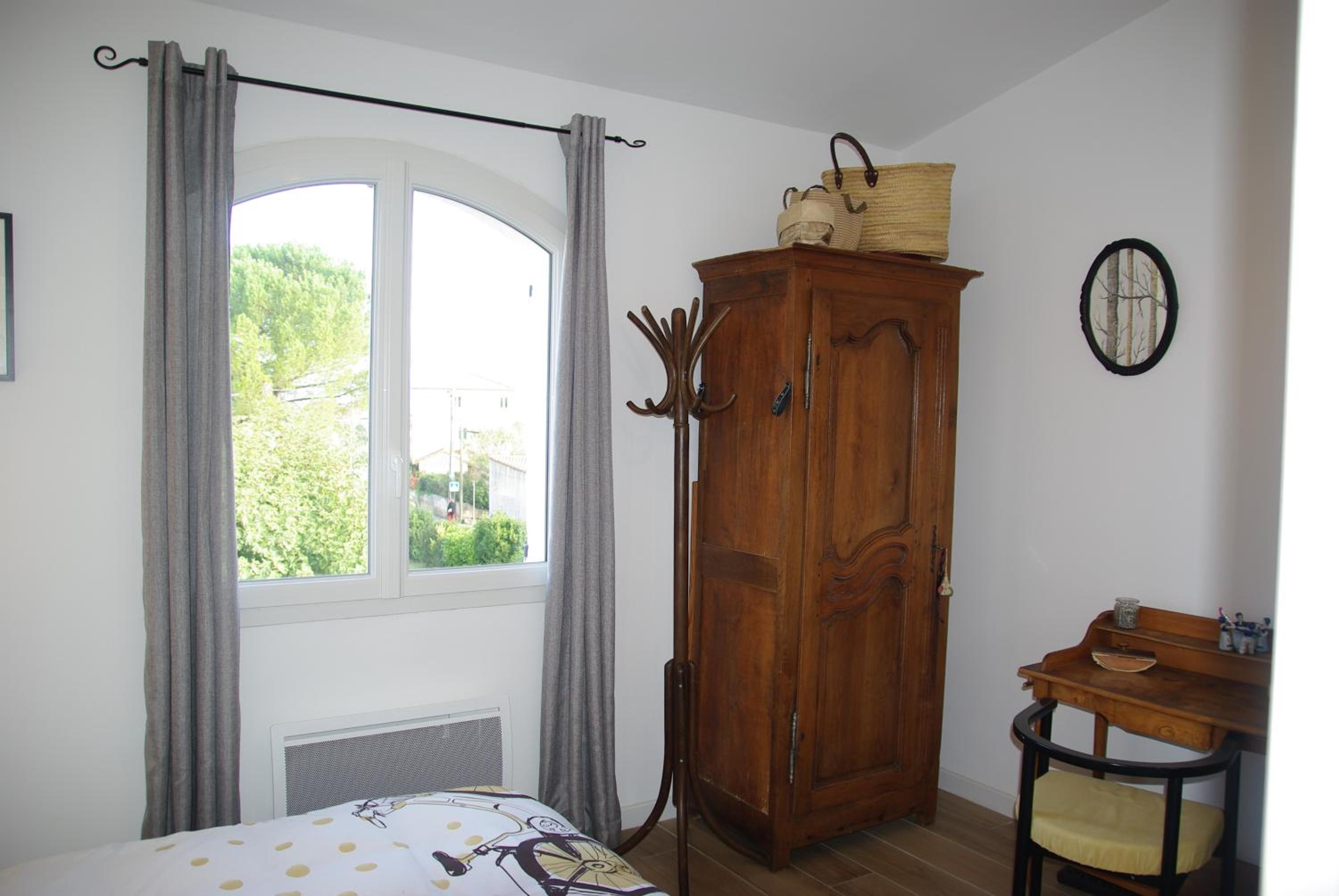 Les Coronilles view 4