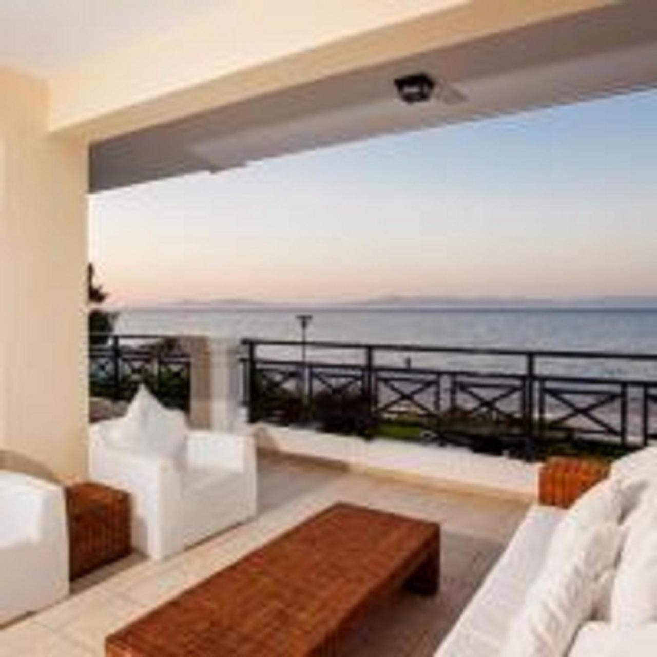 SeaRene Deluxe Seafront Maisonette photo 3