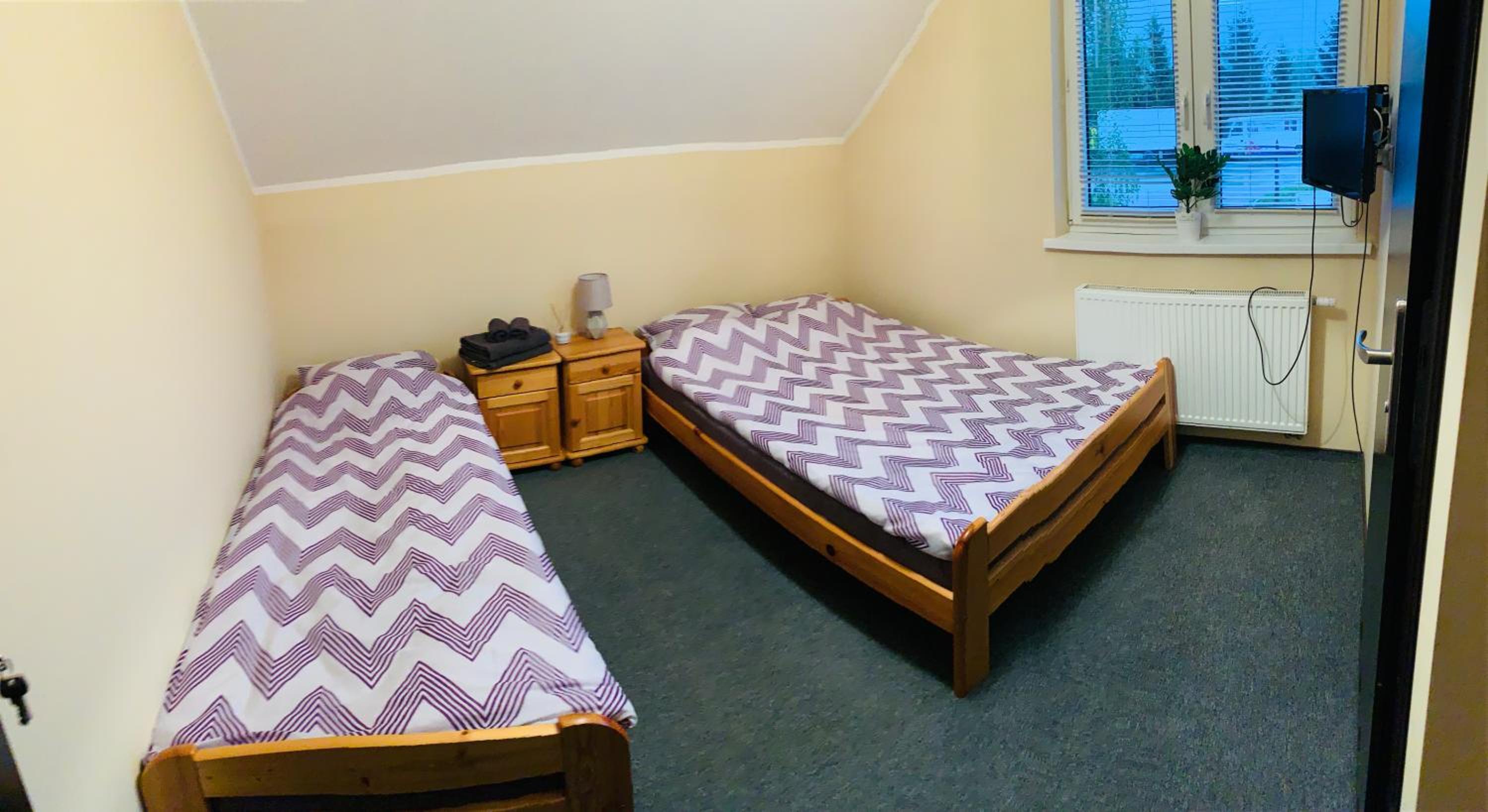 MS-OTEL POKOJE GOSCINNE 1,2,3 OSOBOWE ŻYWIEC