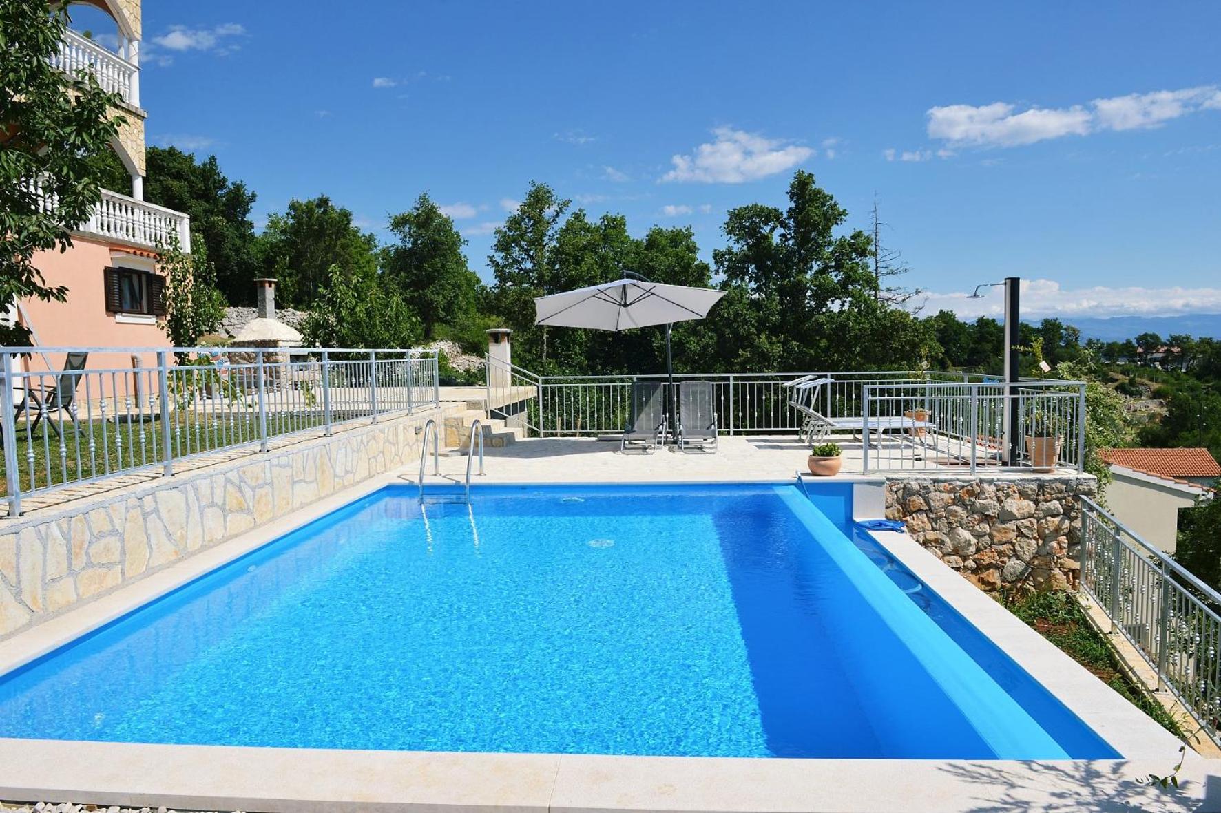 Jovich Apartments 3
