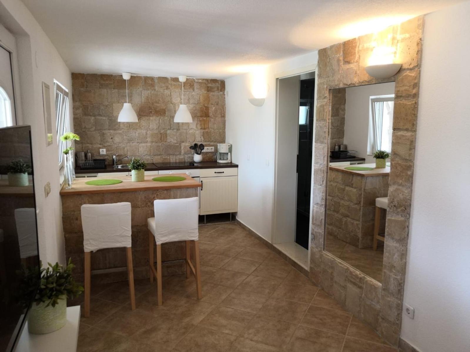 A & A Luxury Guest House