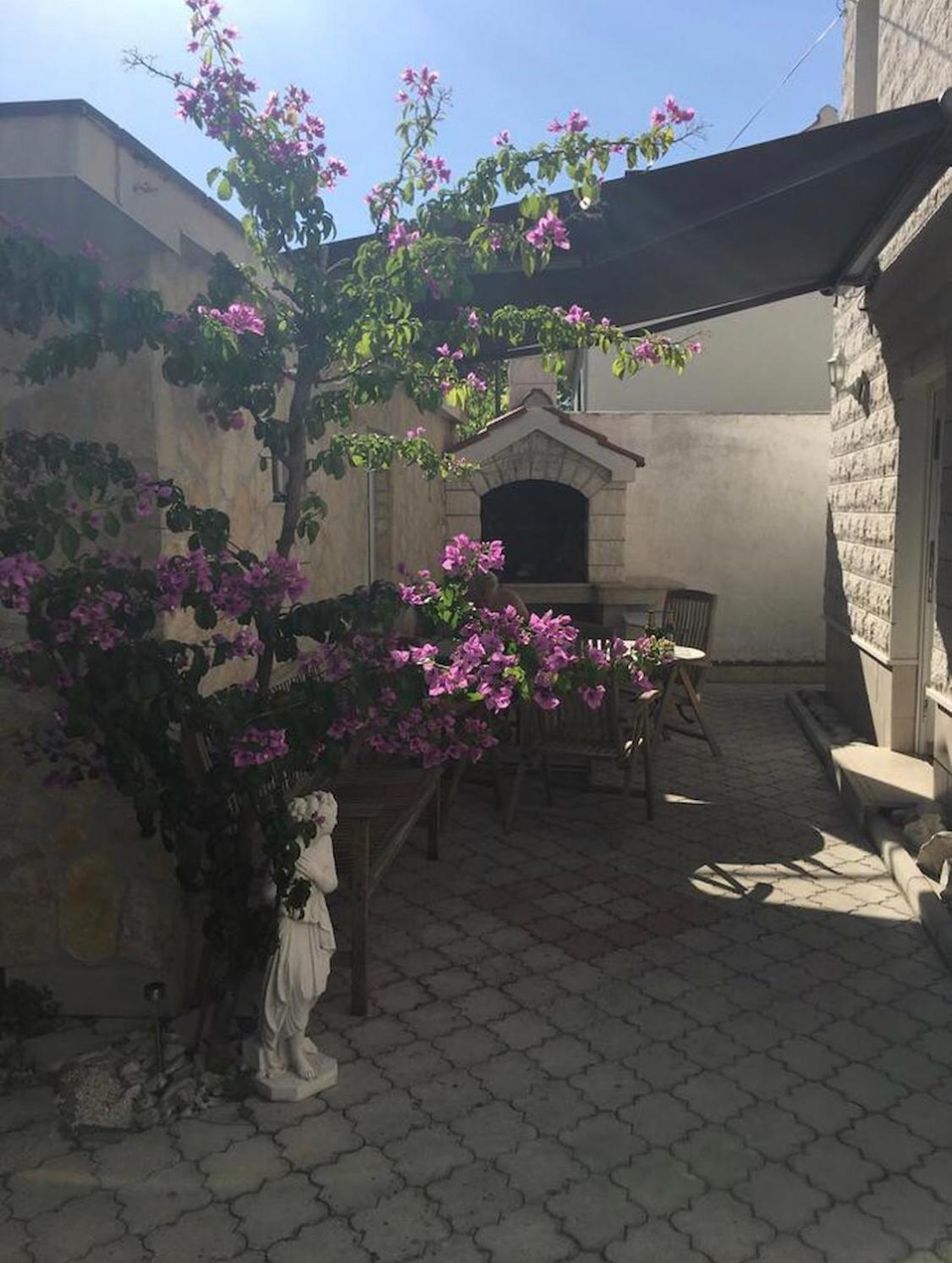 A & A Luxury Guest House