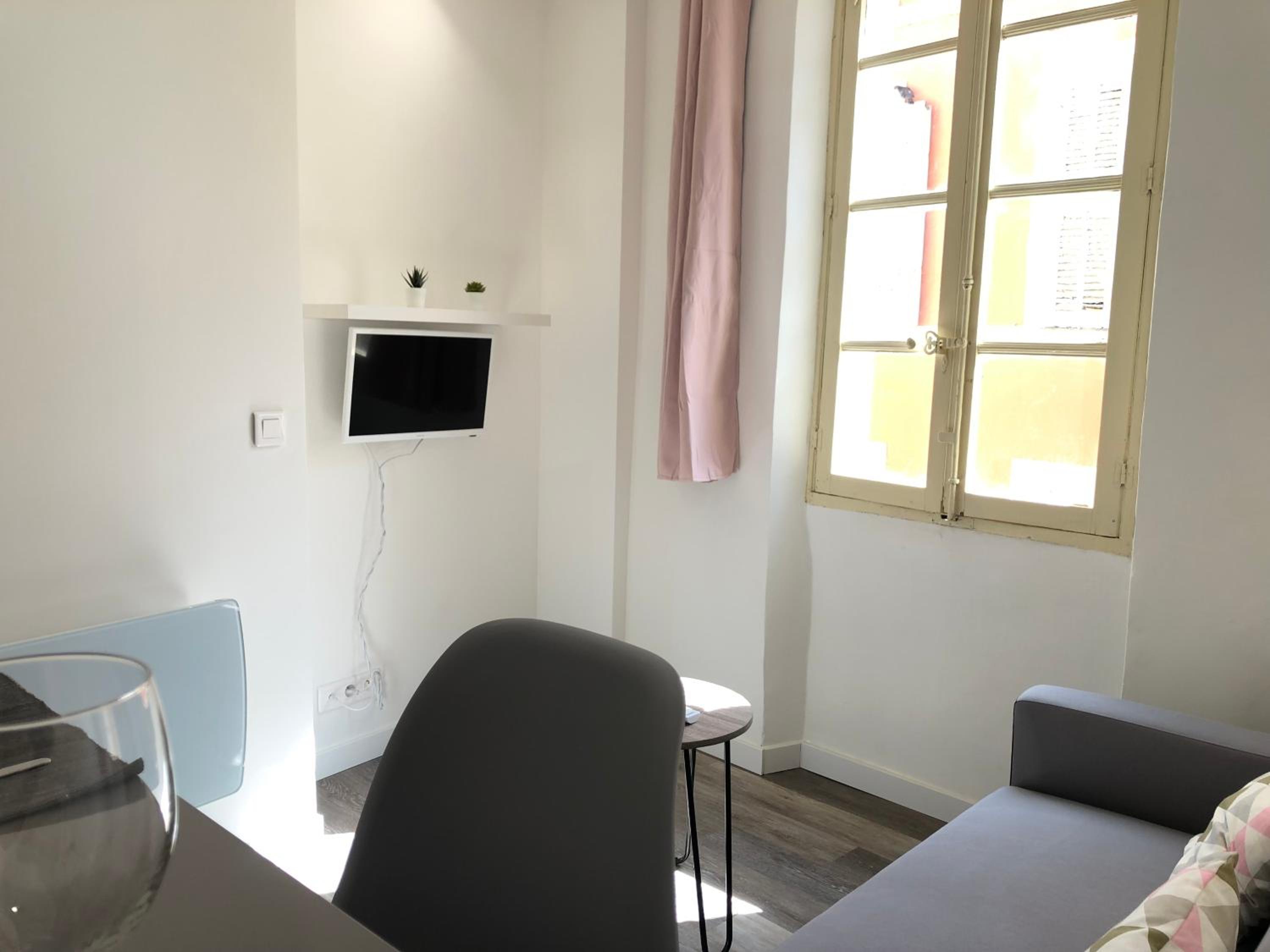 Double Studios Indépendant, Hyper Centre, WIFI