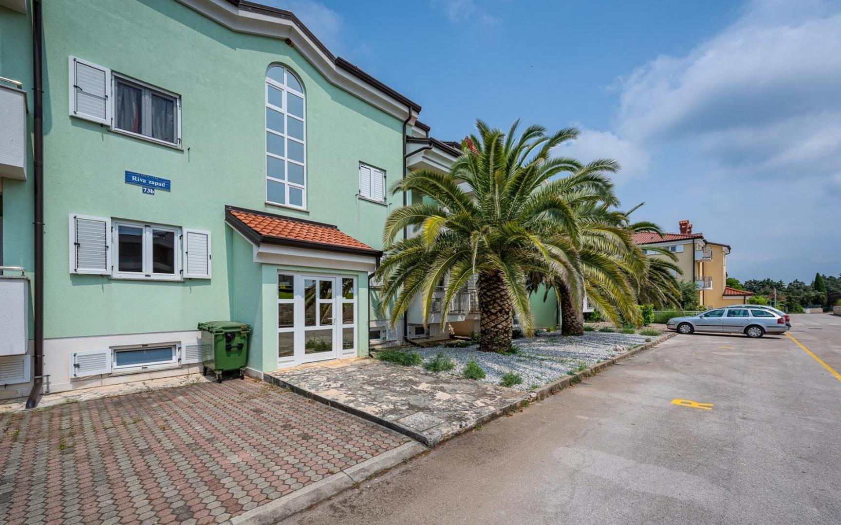 RIVA house with apartment view 2