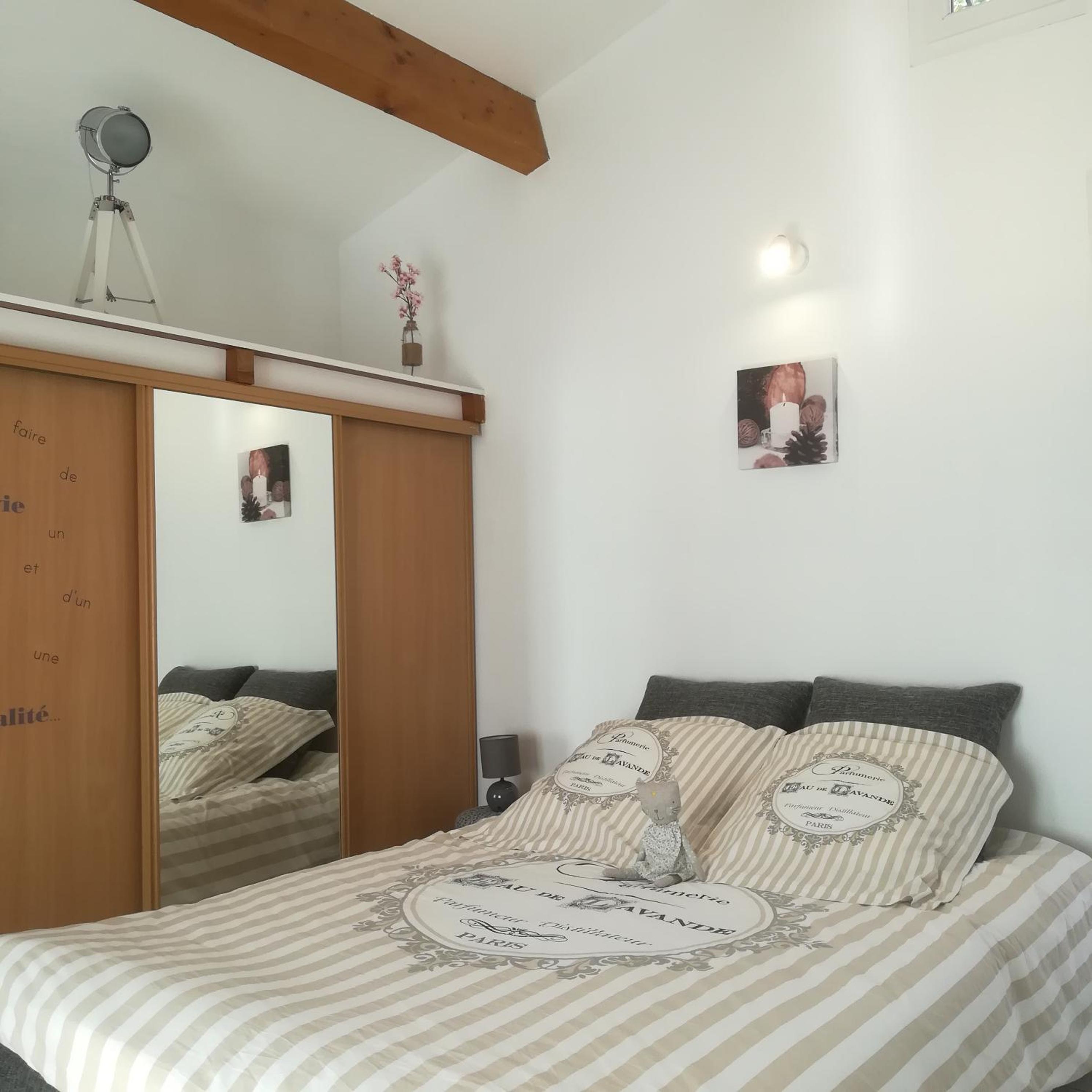 appartements dans villa privée avec piscine, jardin, parking clos, wifi, climatisation
