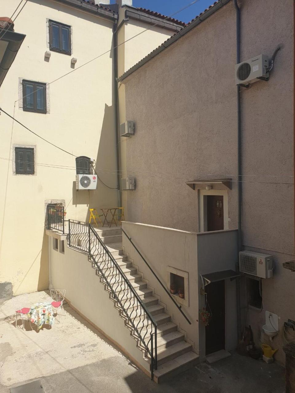 Photo 49