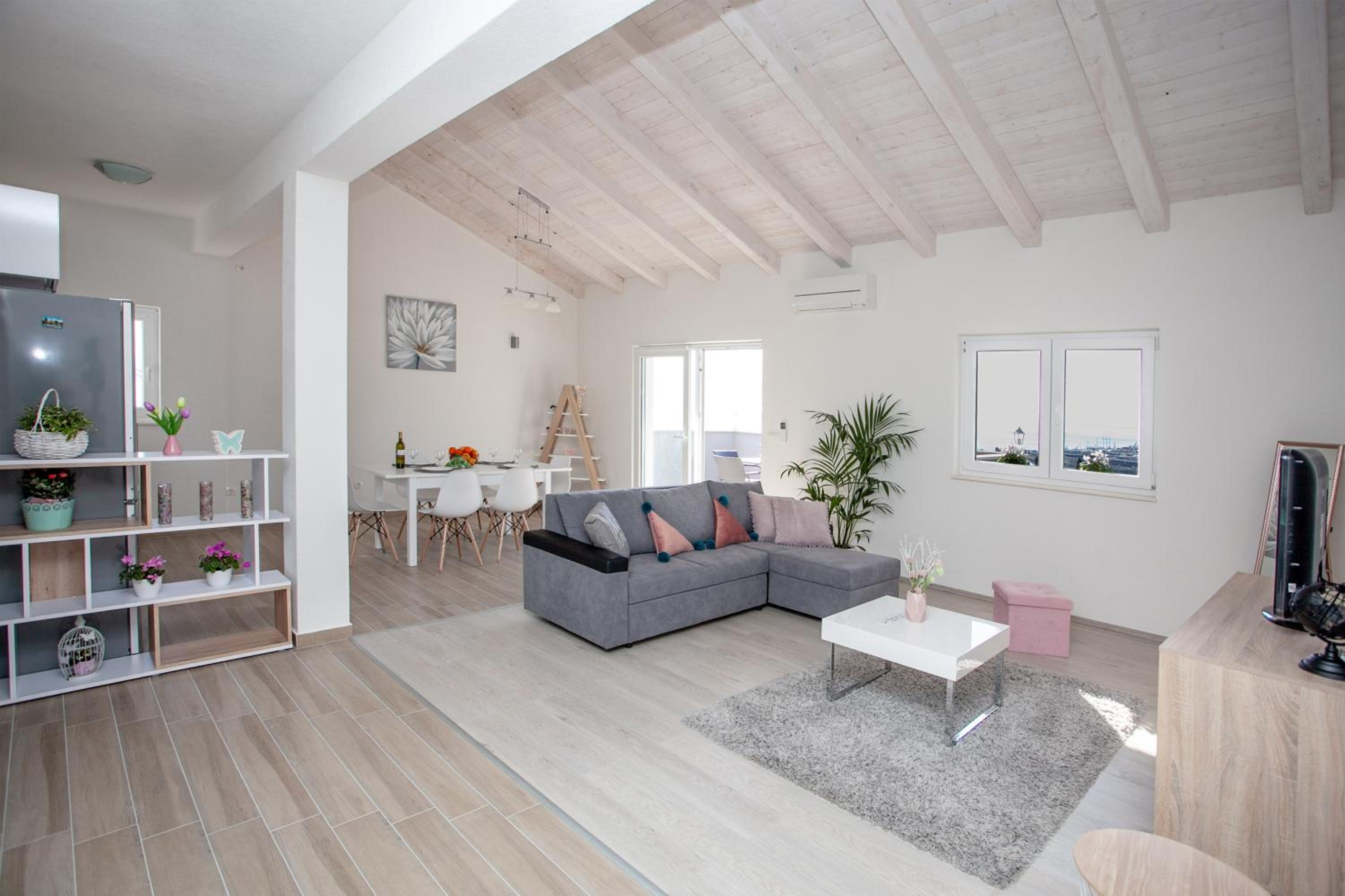 Luxury Sea View Apartment view 3