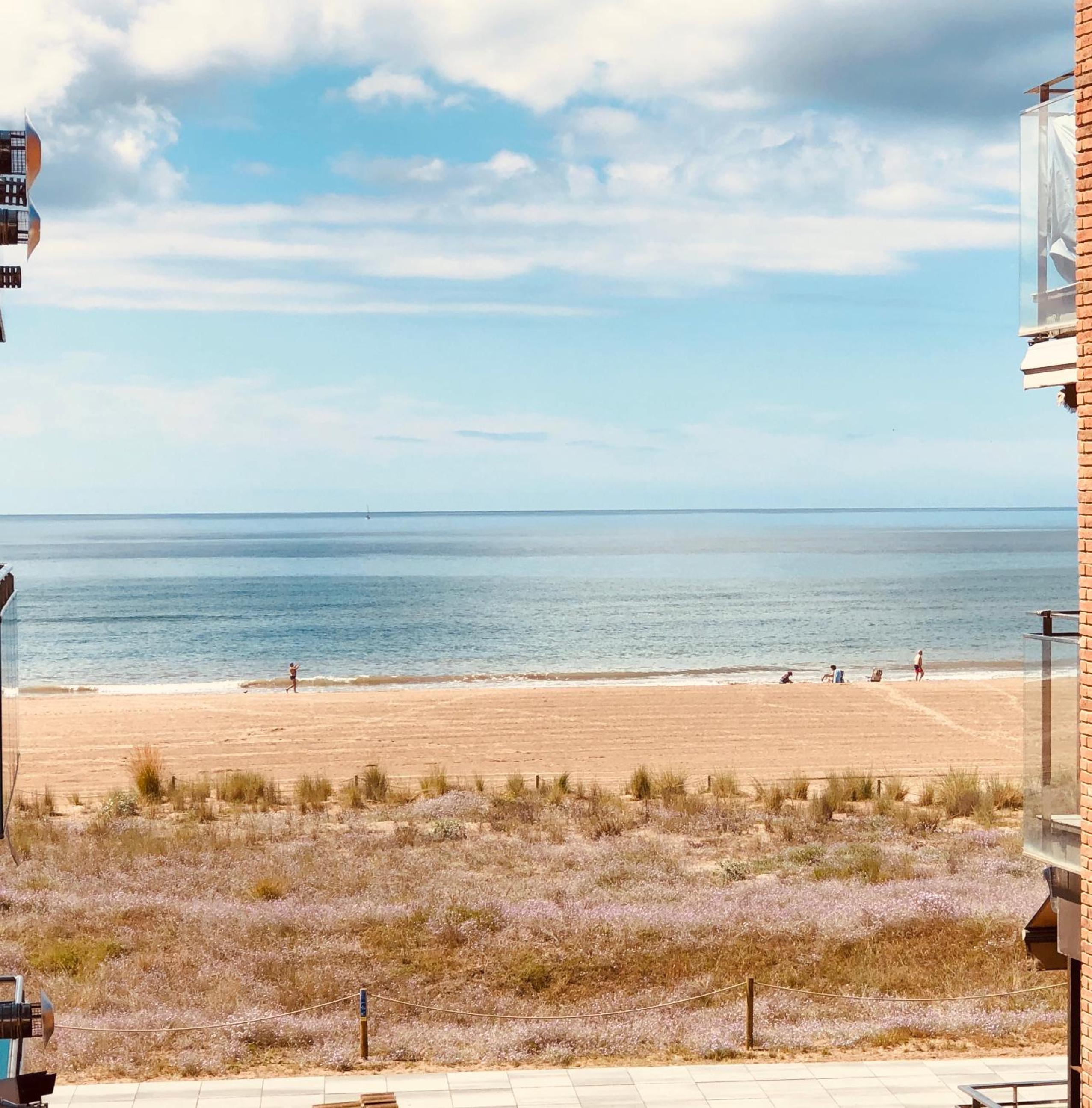 Lets Holidays New Flat Beachfront In Castelldefels view 2