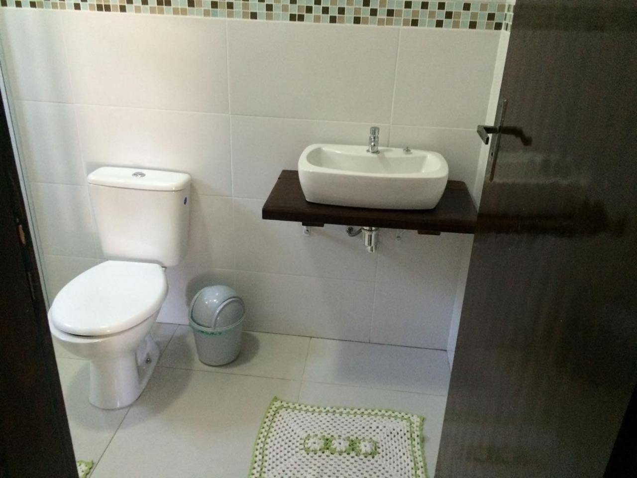Ampla casa com piscina a 200 metros da praia do Lazaro e Sununga