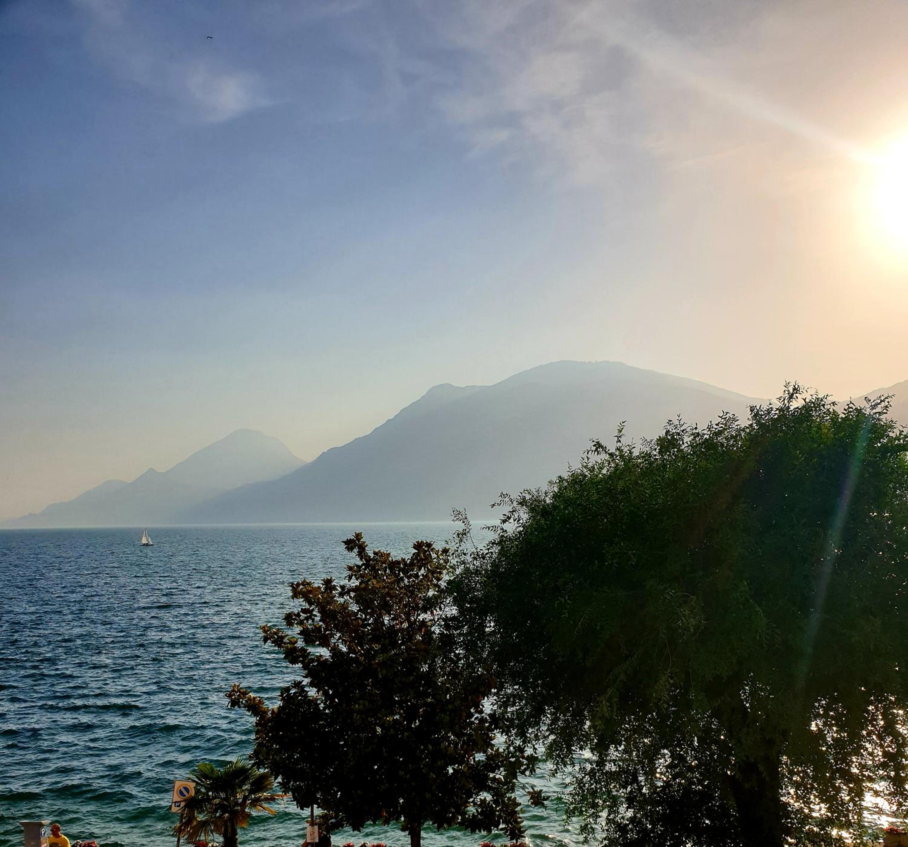 Assenza Lake Front Sweet Apartment