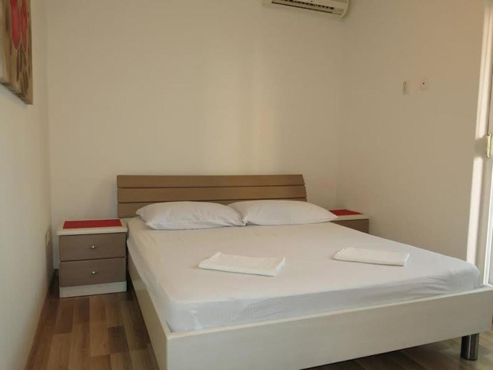 Apartments Elenora