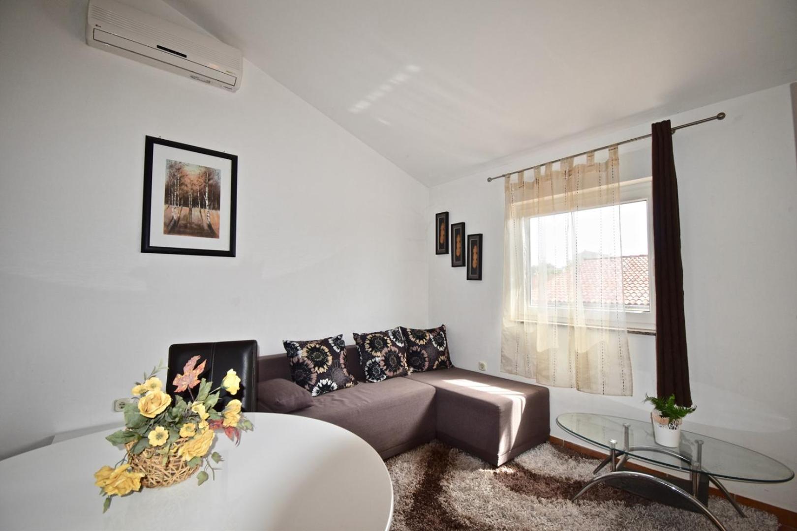 Comfortable apartment near the Hidrobaza beach view 3
