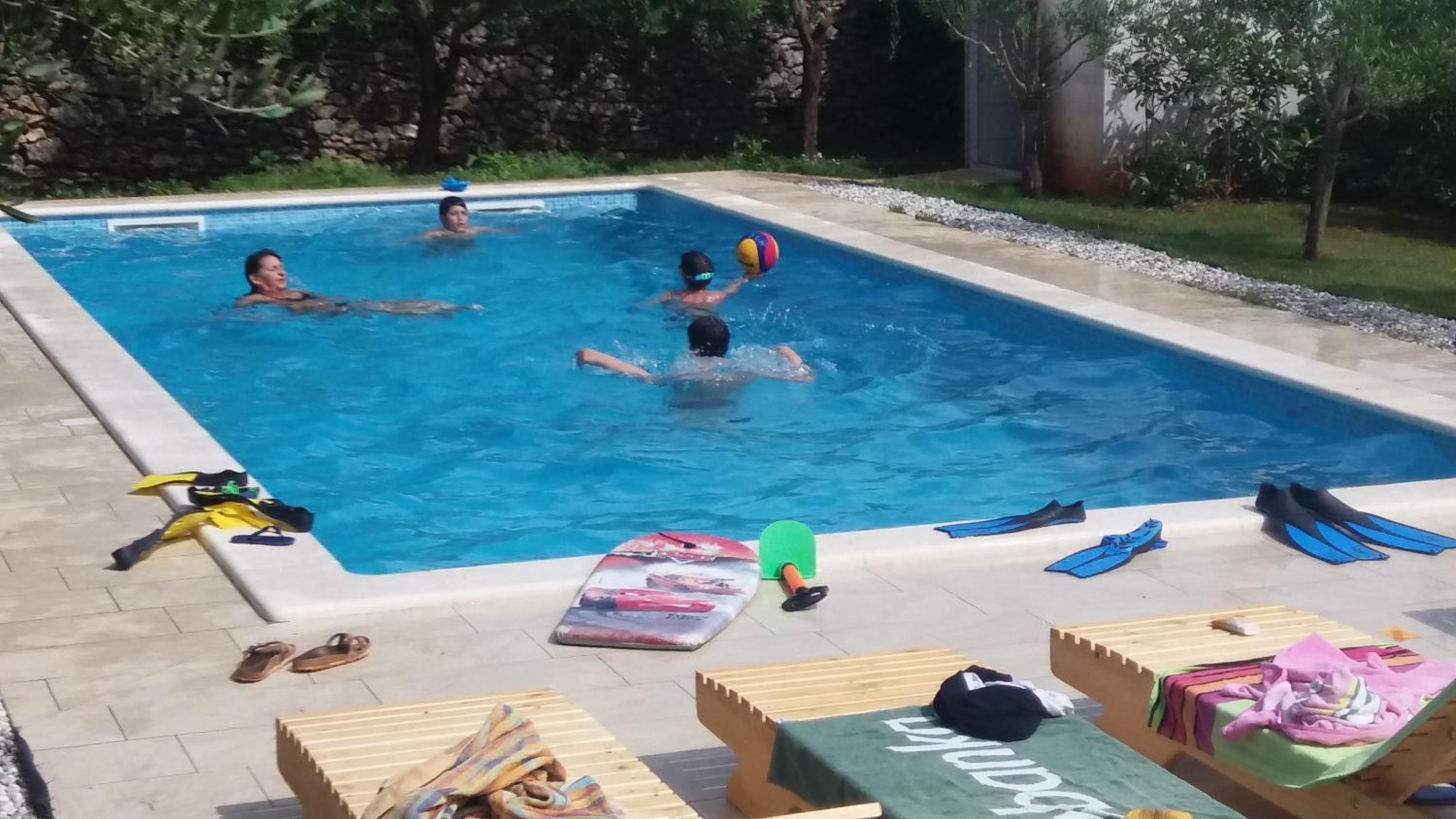 Mala kuća sa velikim grijanim bazenom ANTONIO view 4