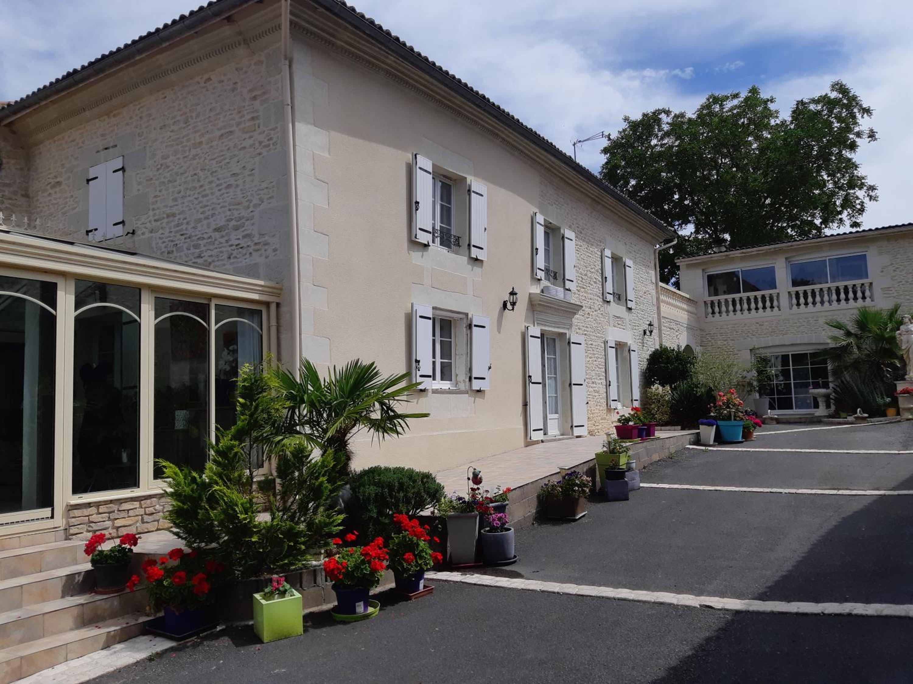 LES ORCHIDEES Ch Hôtes B&B 14 personnes Jaunay-Clan view 3