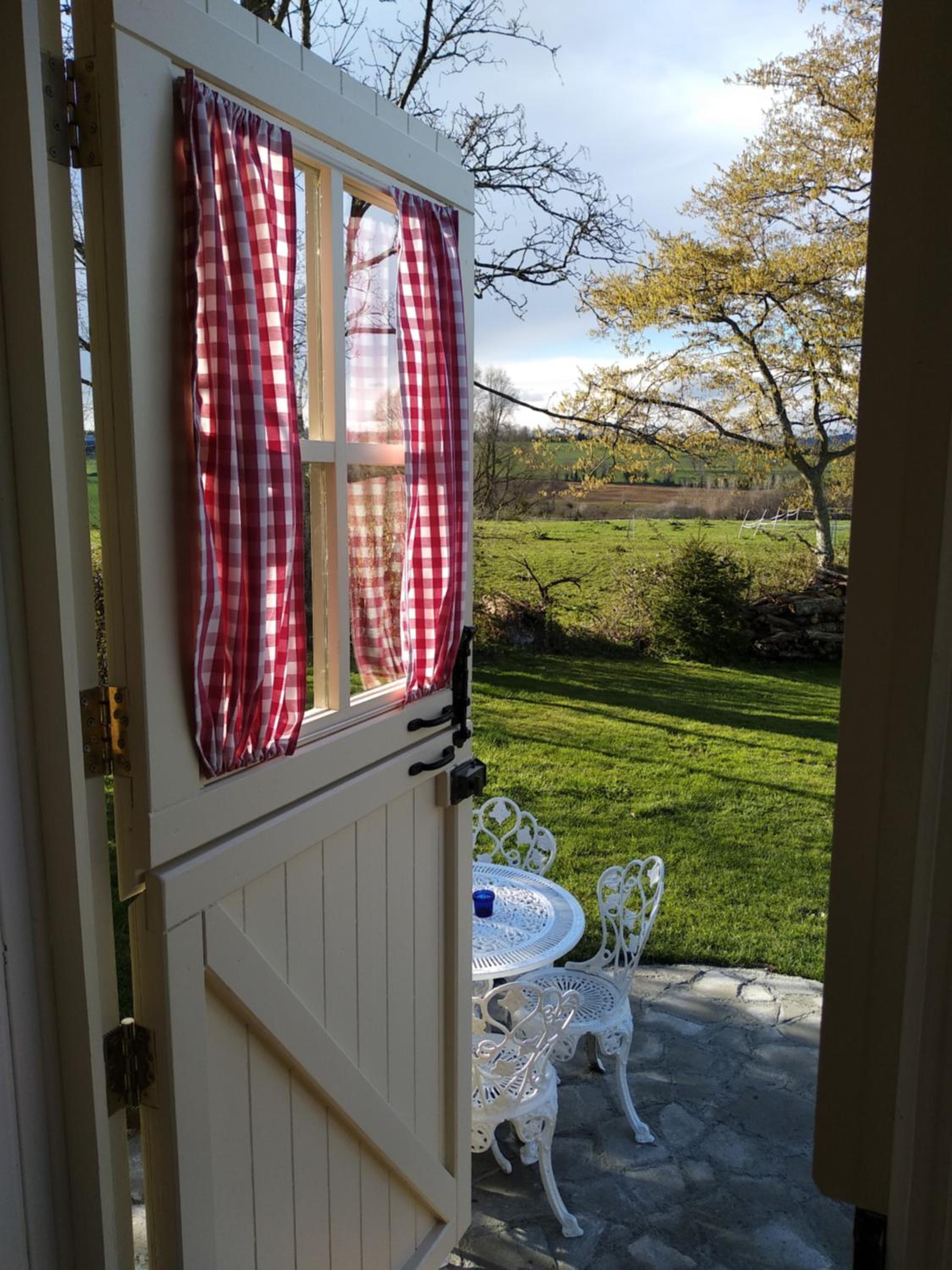 The English shepherds hut @ Les Aulnaies view 4