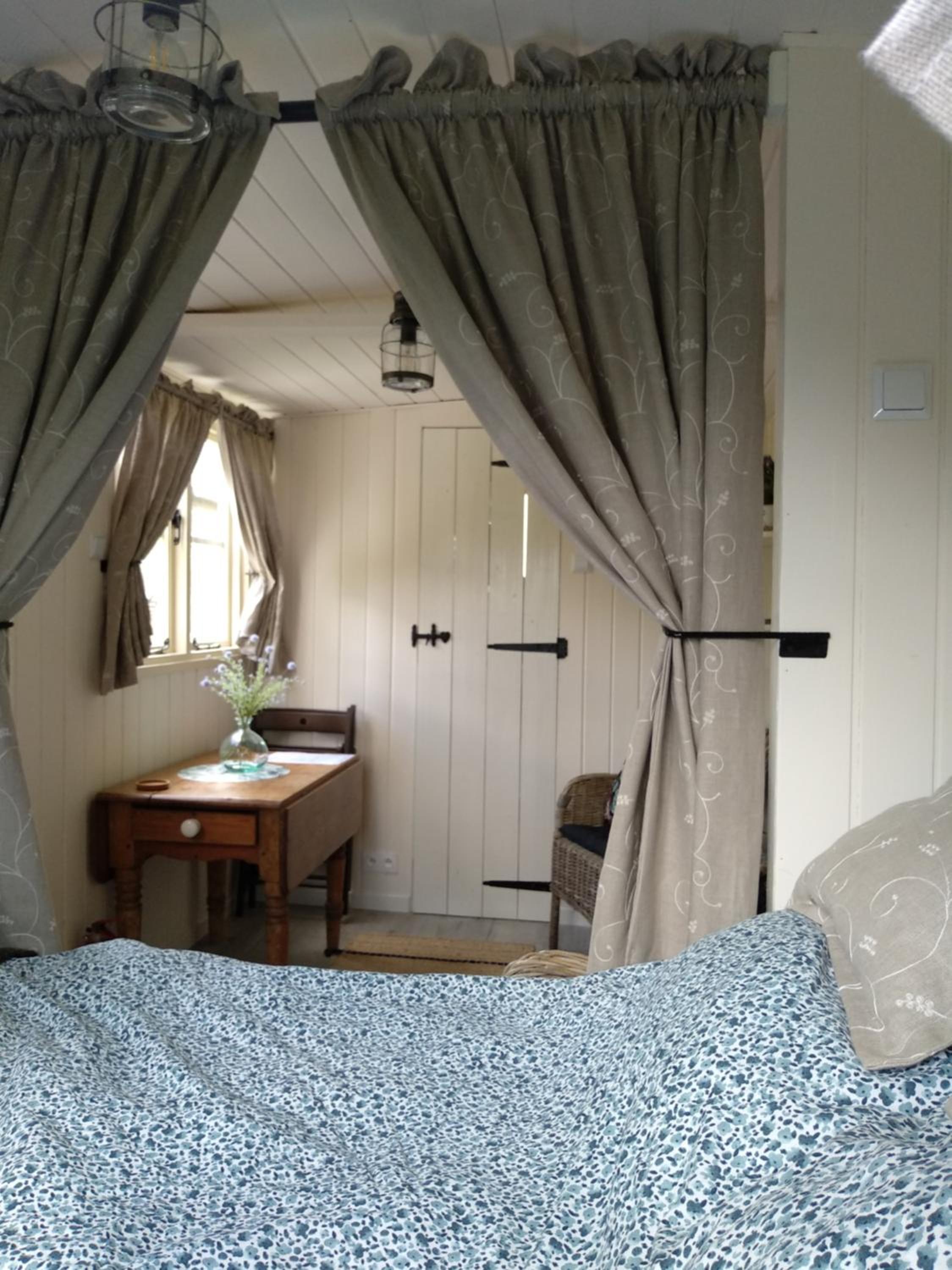 The English shepherds hut @ Les Aulnaies view 2