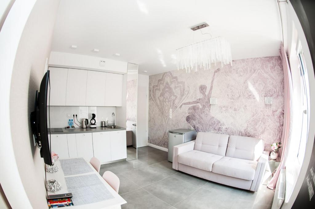 Amelia Suite view 3
