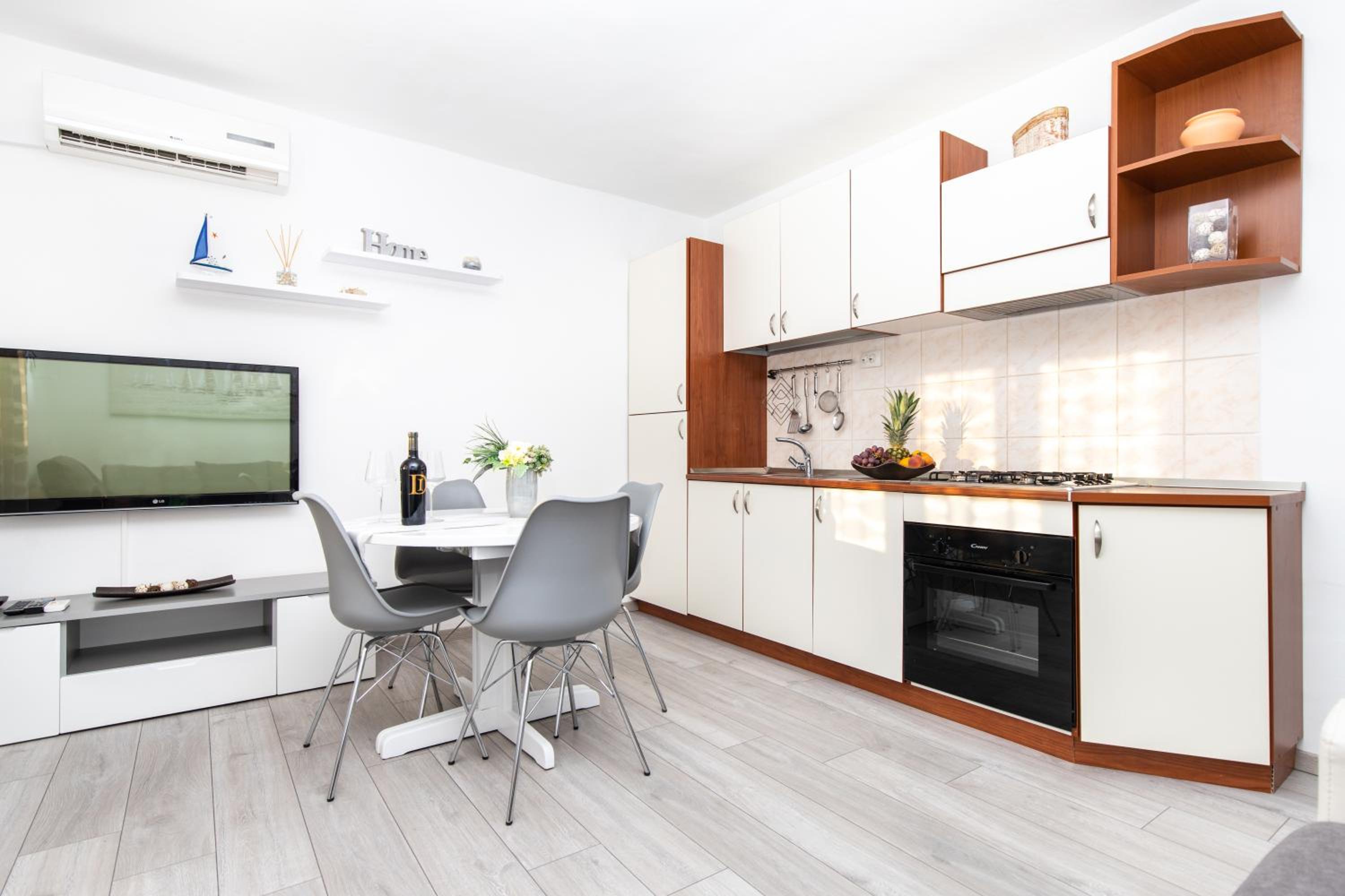 Apartman Topic