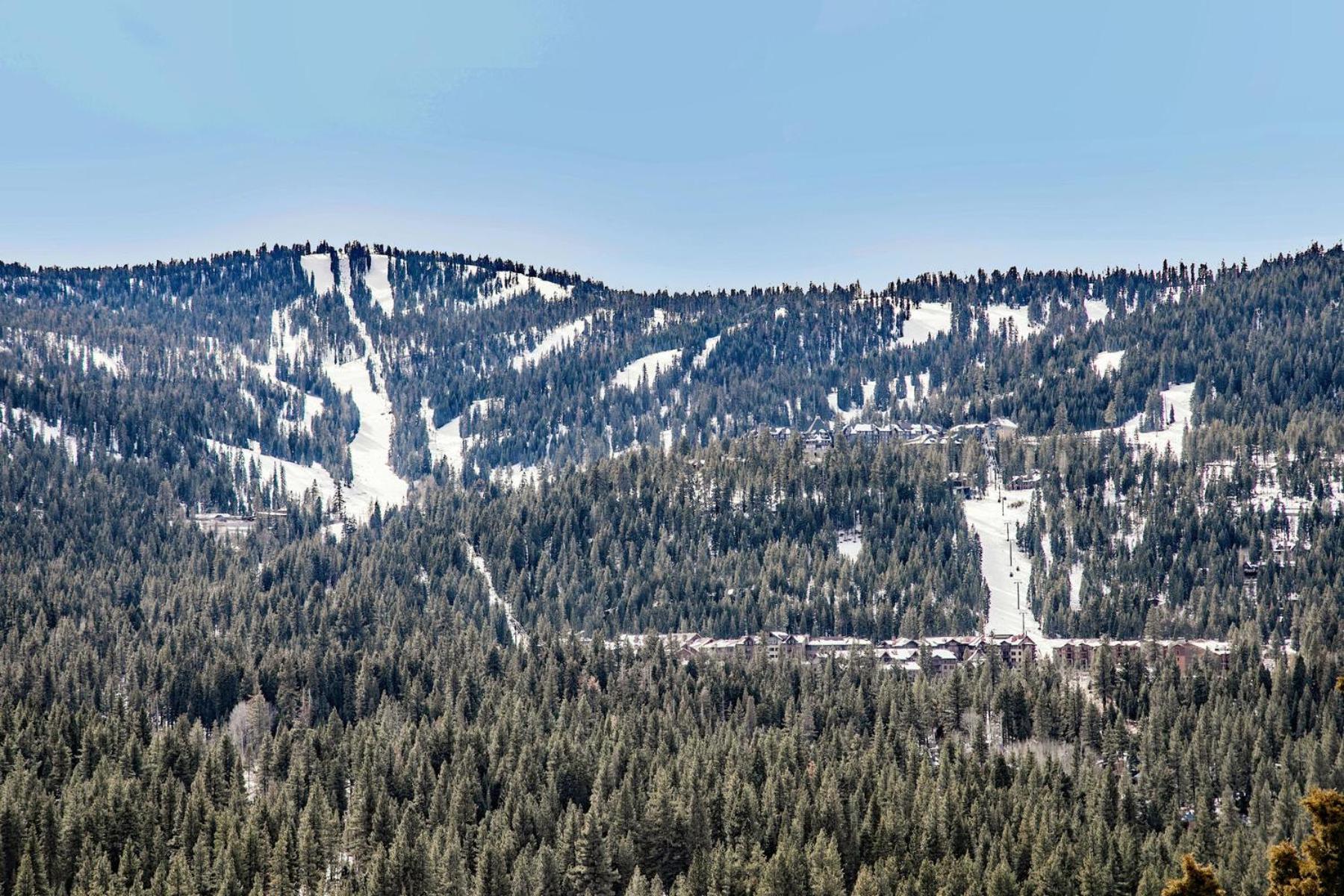 New Listing in the Heart of the Village at Northstar! Iron Horse South 106 view 5