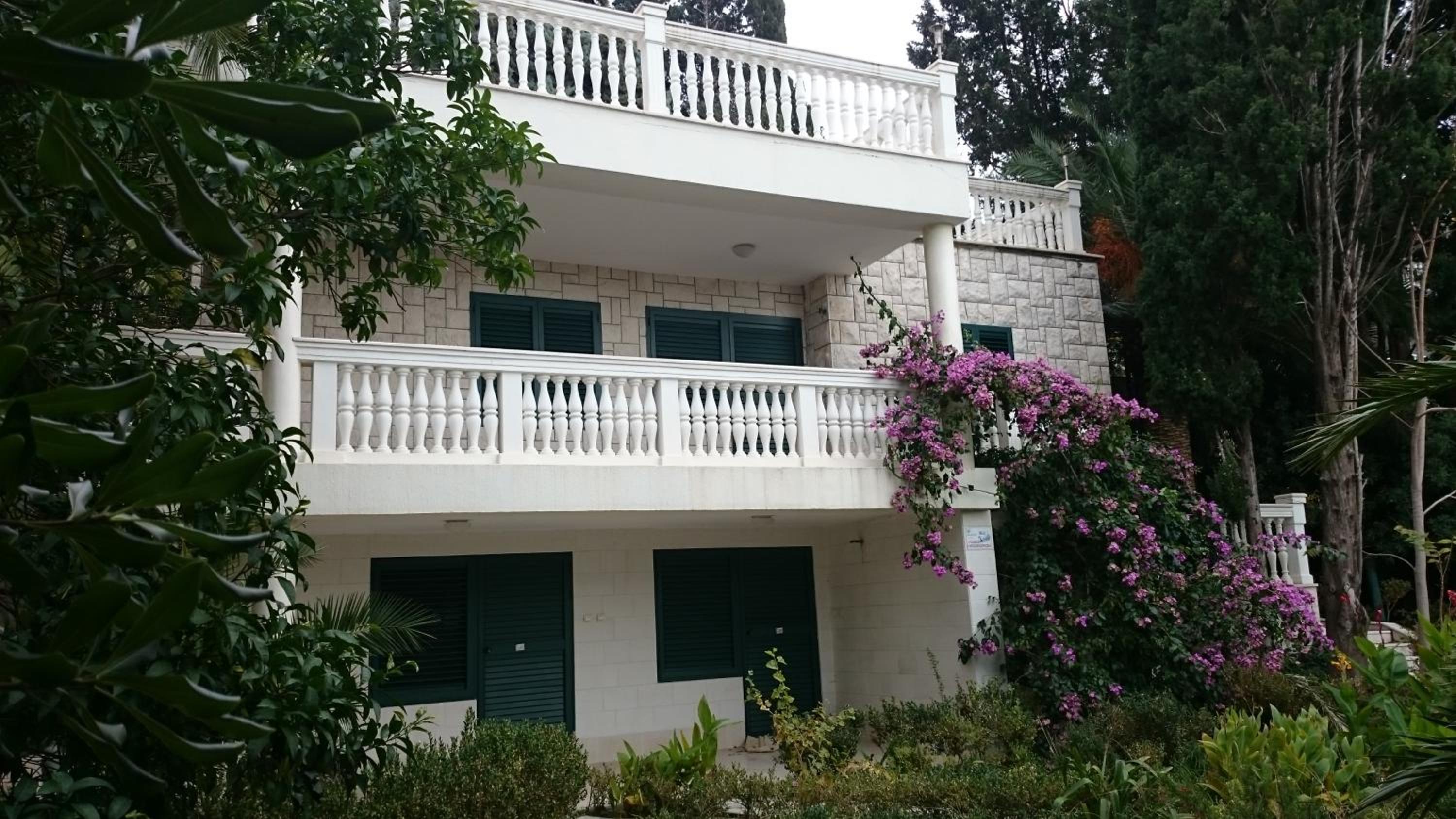 BG Villa, Apartment L