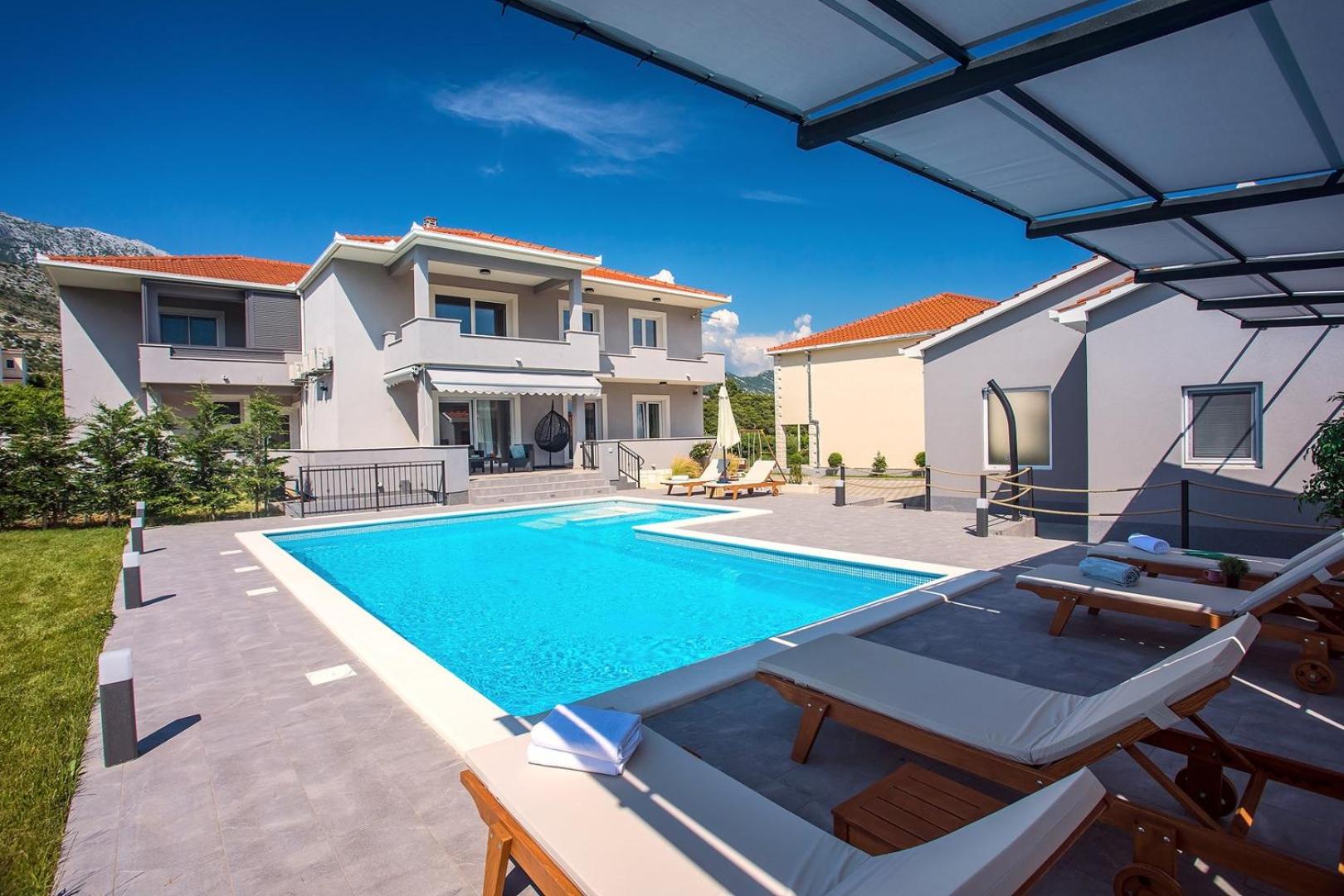 Apartment VILLA BEGO heated pool with jaccuzzi, summer kitchen, garden